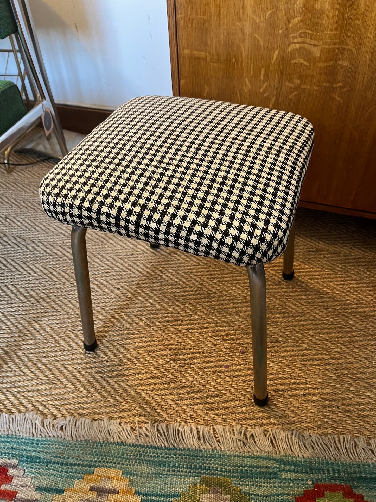 Tabouret vintage chrome et tissu pied de poule