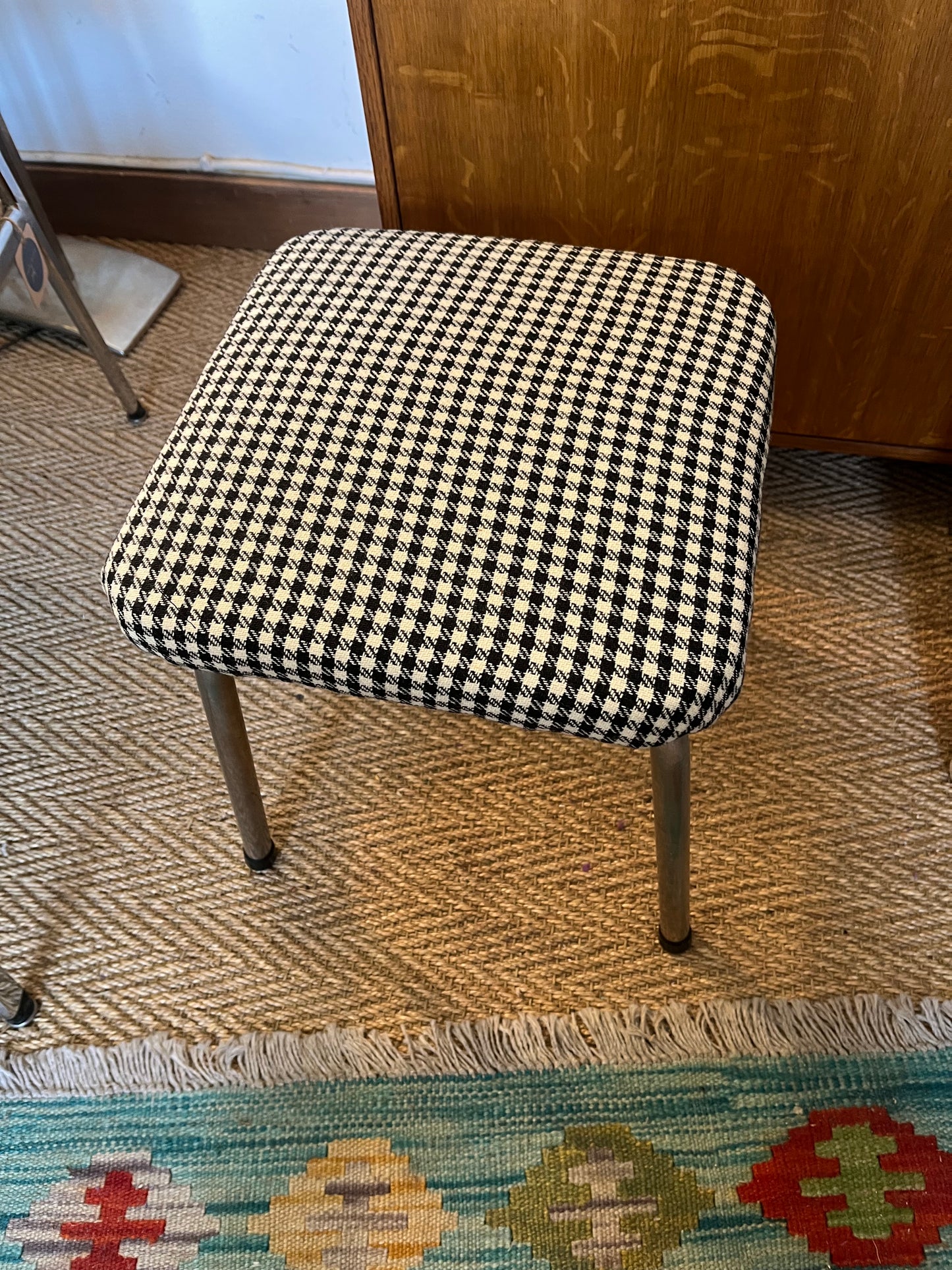 Tabouret vintage chrome et tissu pied de poule