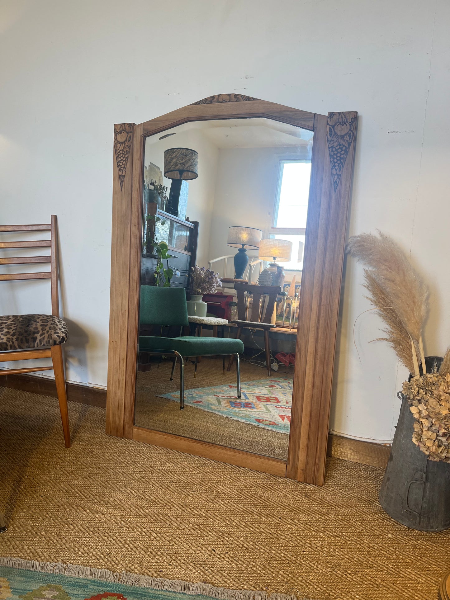 Grand miroir en bois ancien art déco et glace biseautée