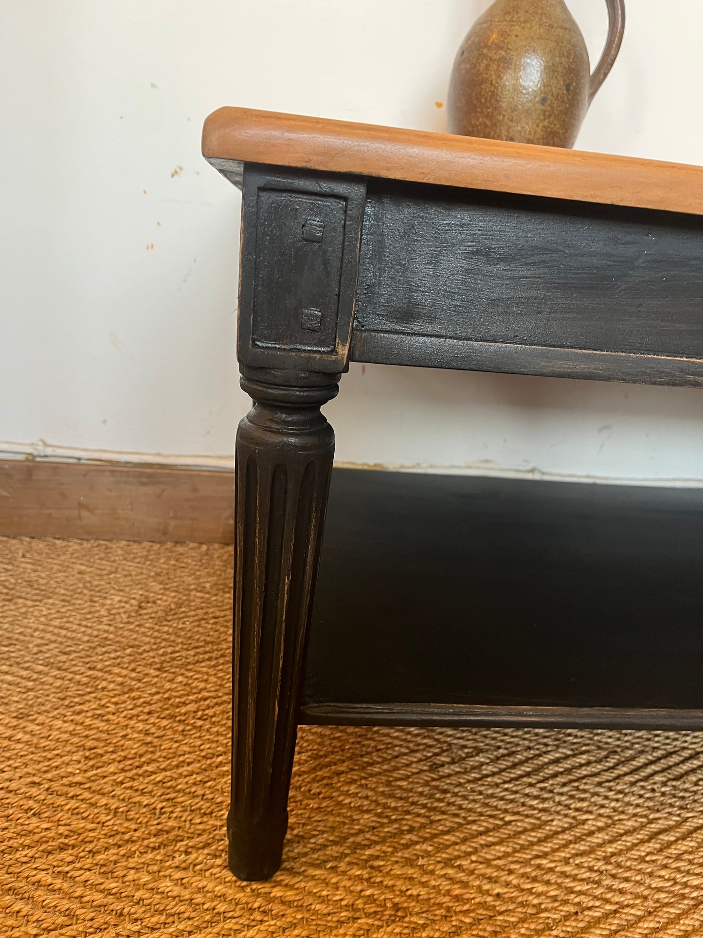 Table basse bois massif piétement noir patiné