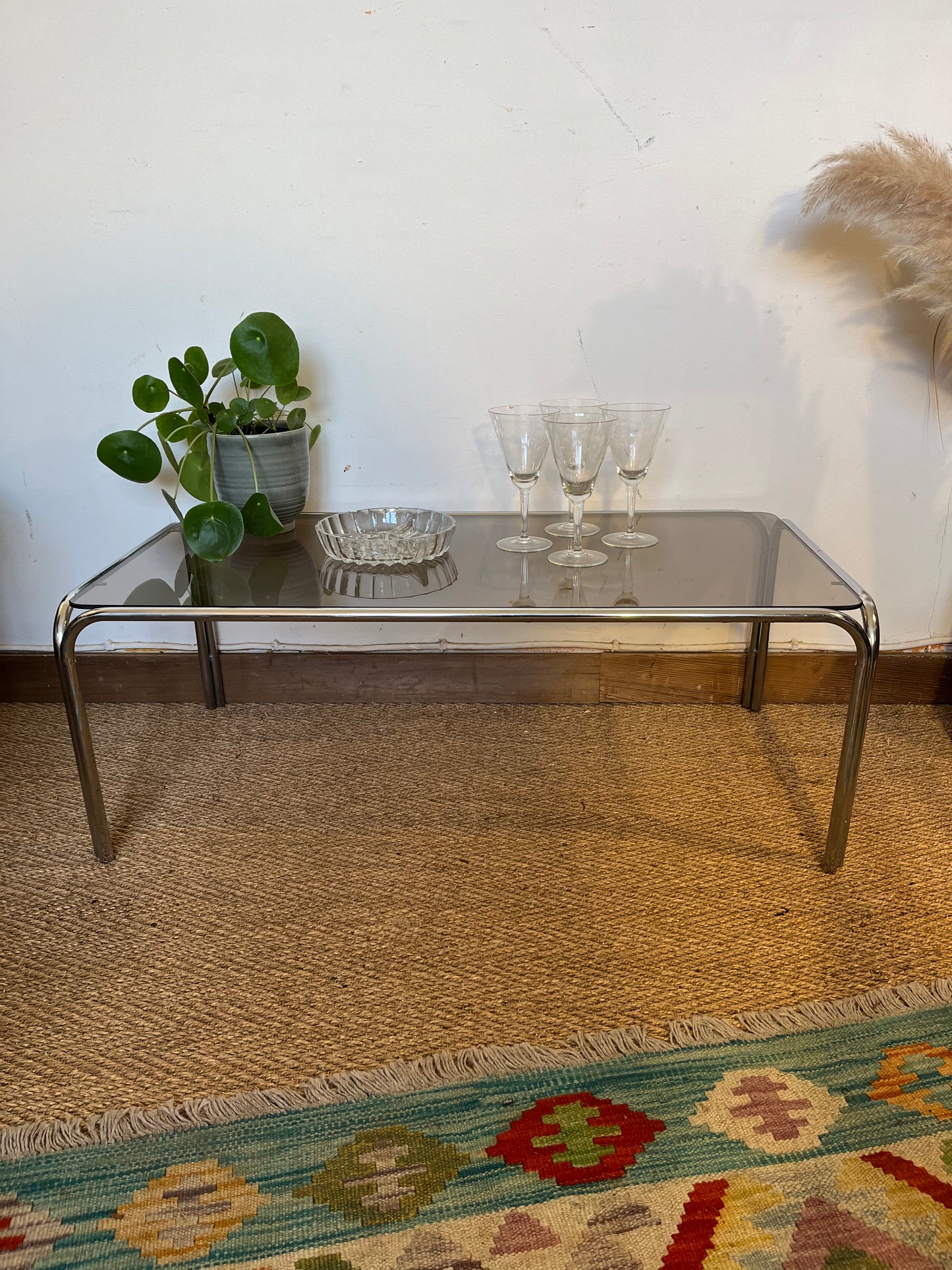 Table vintage chrome et verre fumé