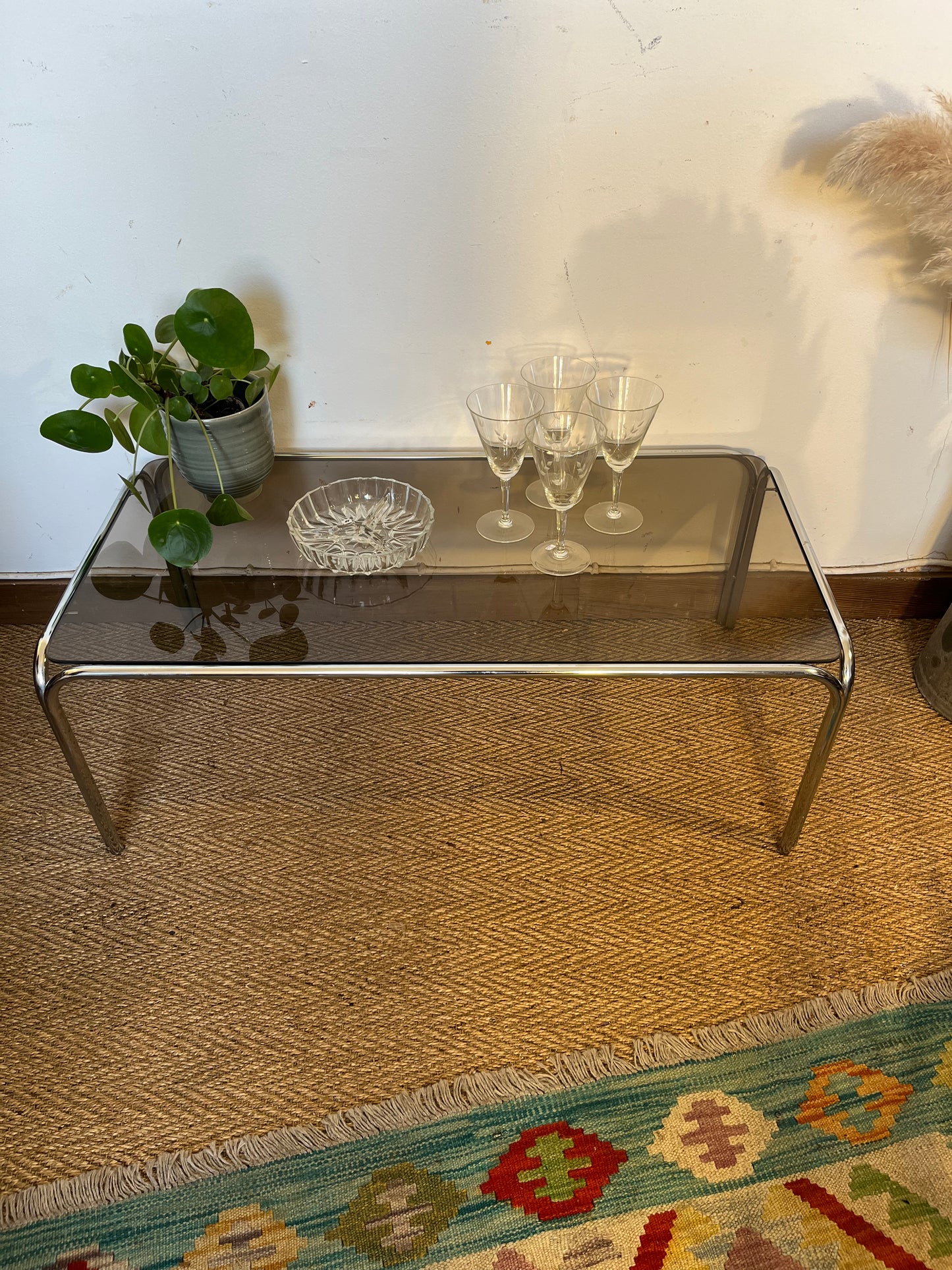 Table vintage chrome et verre fumé