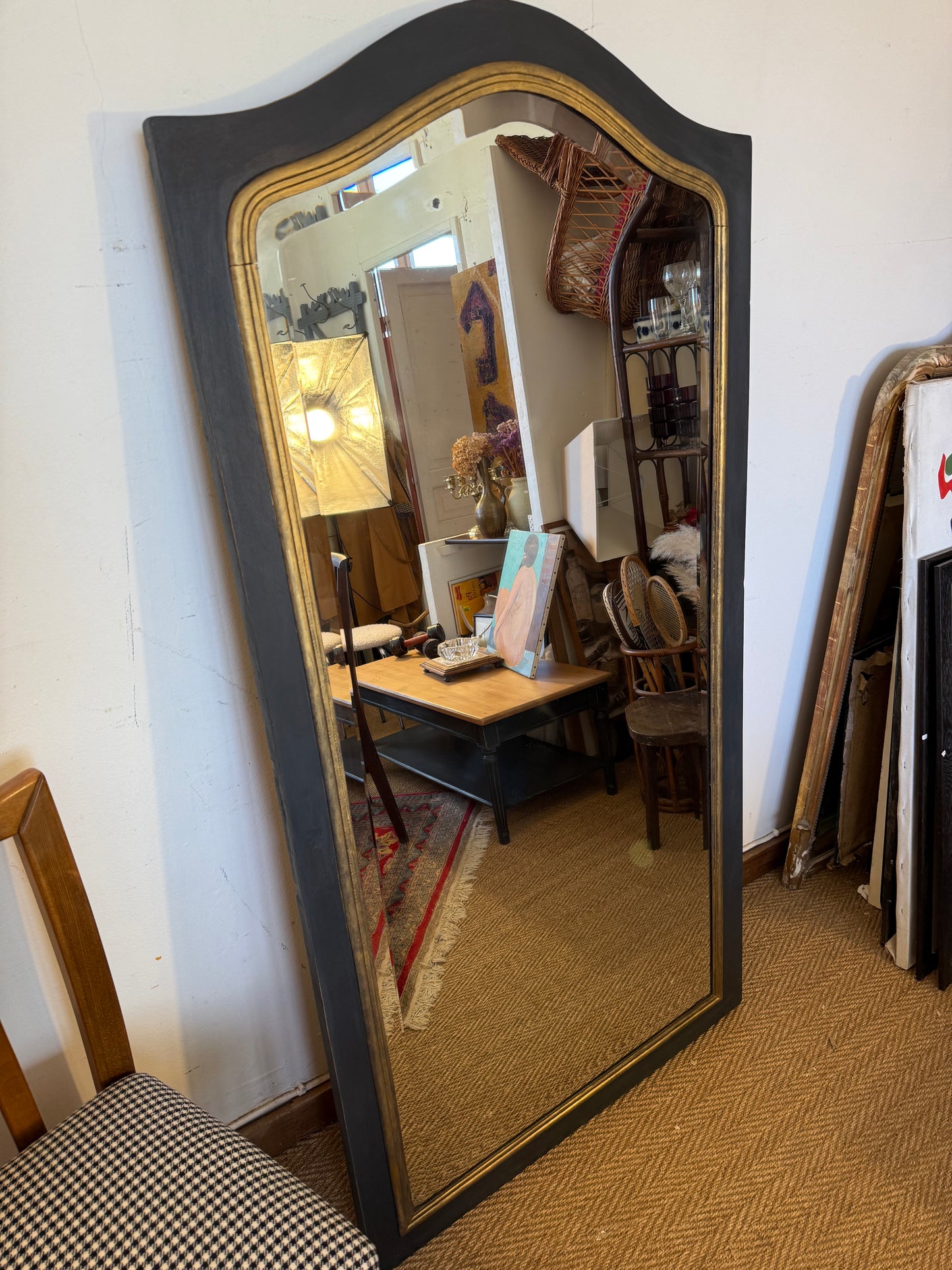 Grand miroir ancien en bois noir et doré