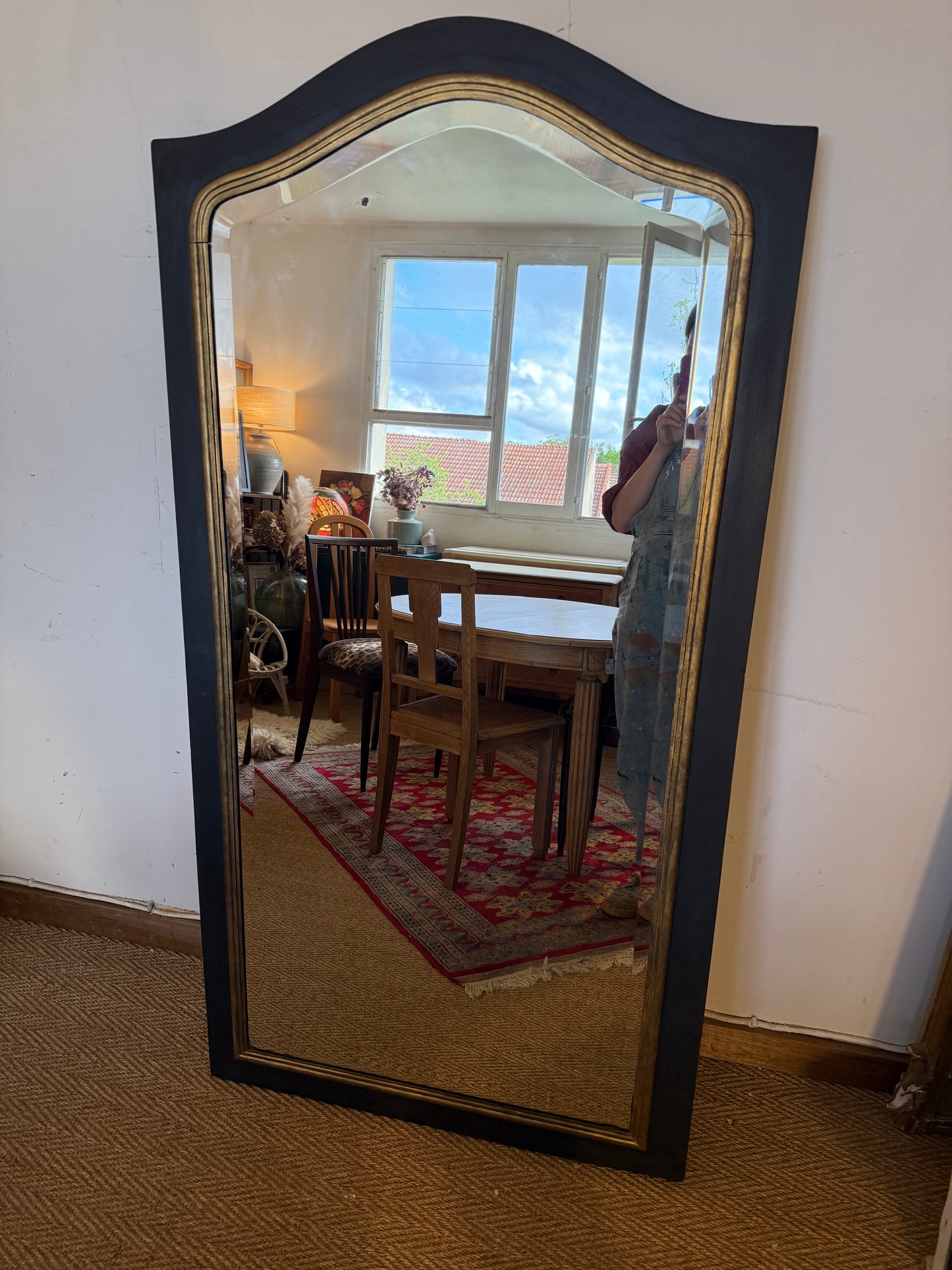 Grand miroir ancien en bois noir et doré