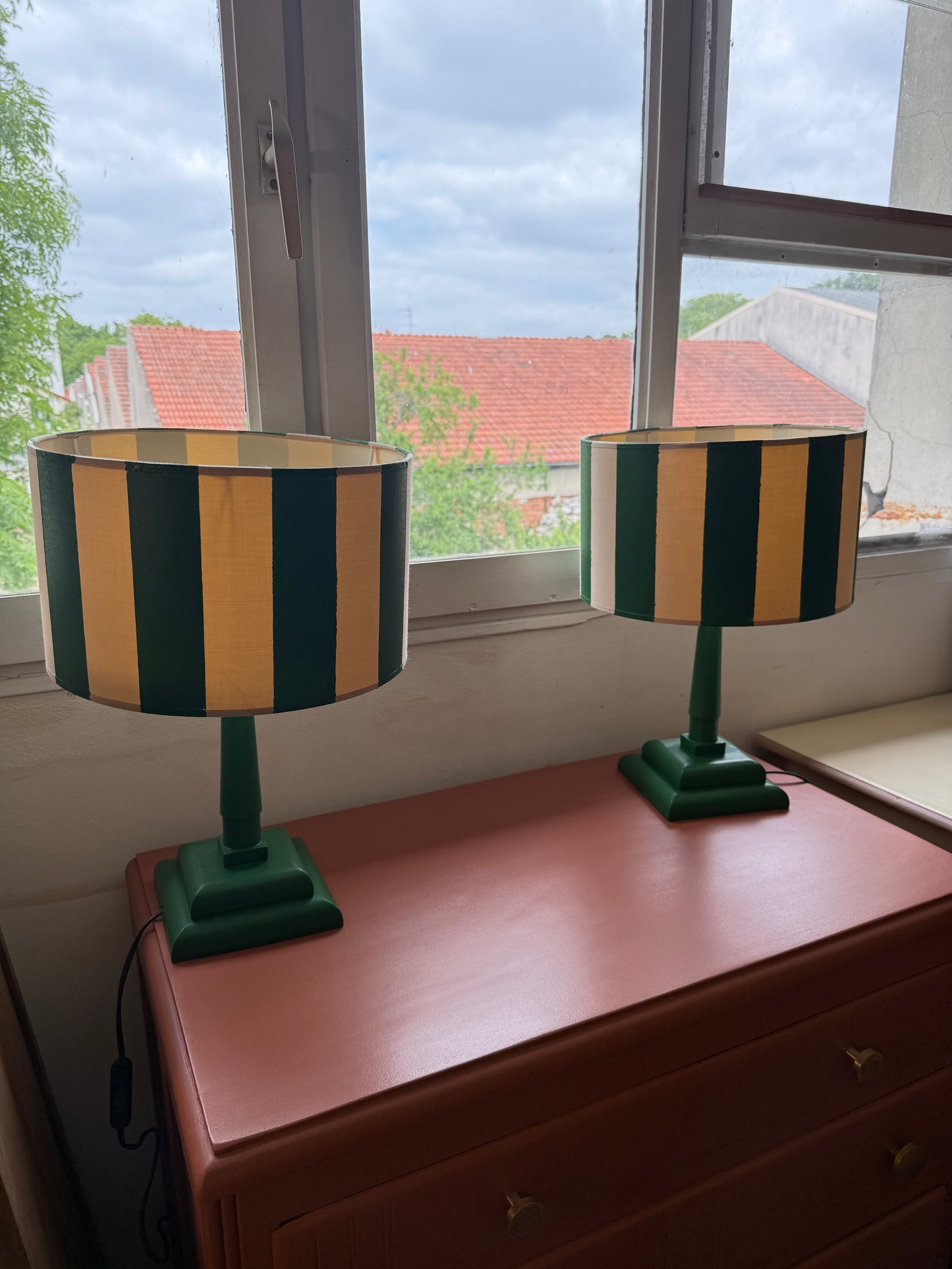 Paire de lampes de chevet vintage bois vert et abat jour rayé