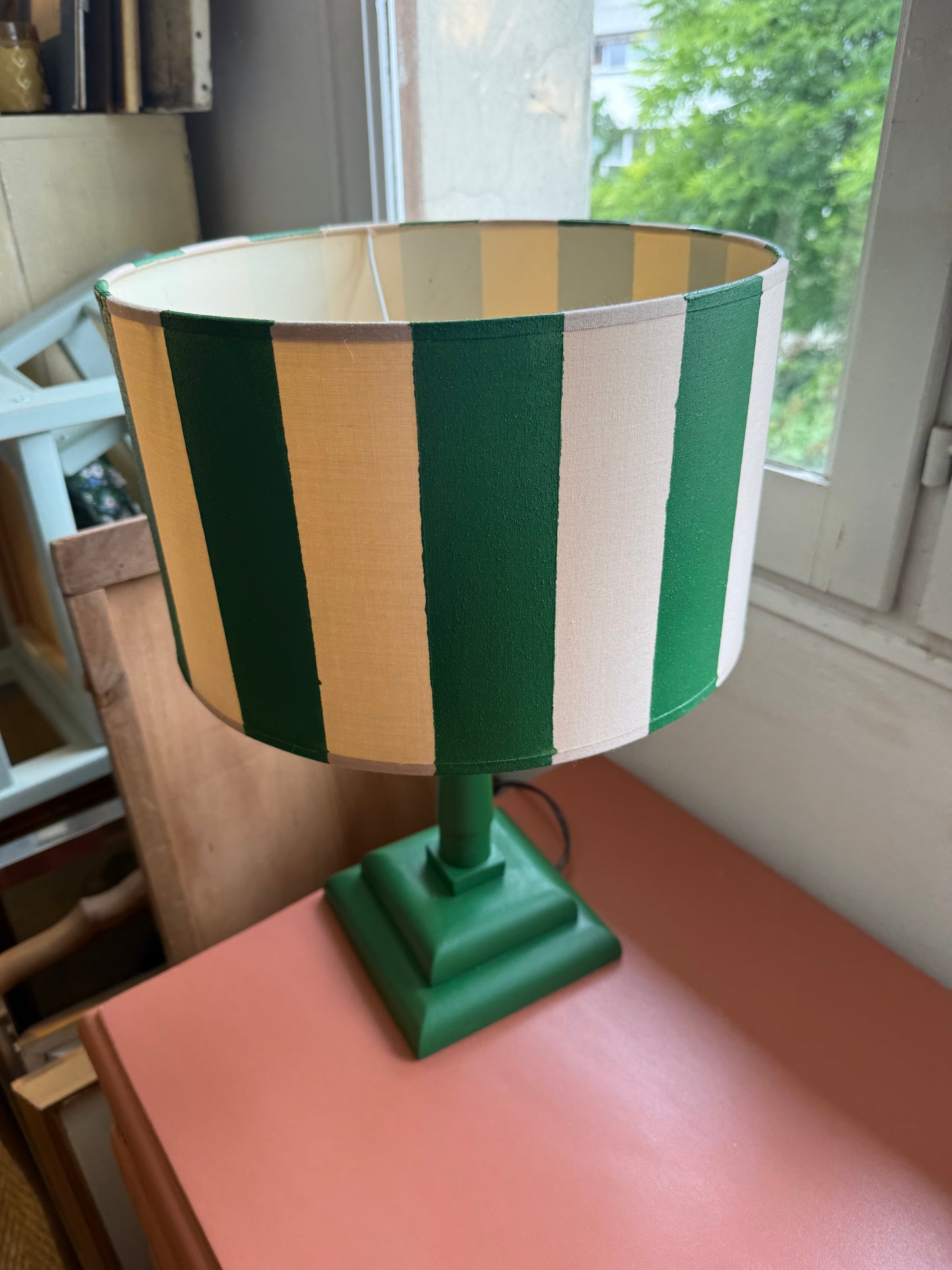 Paire de lampes de chevet vintage bois vert et abat jour rayé