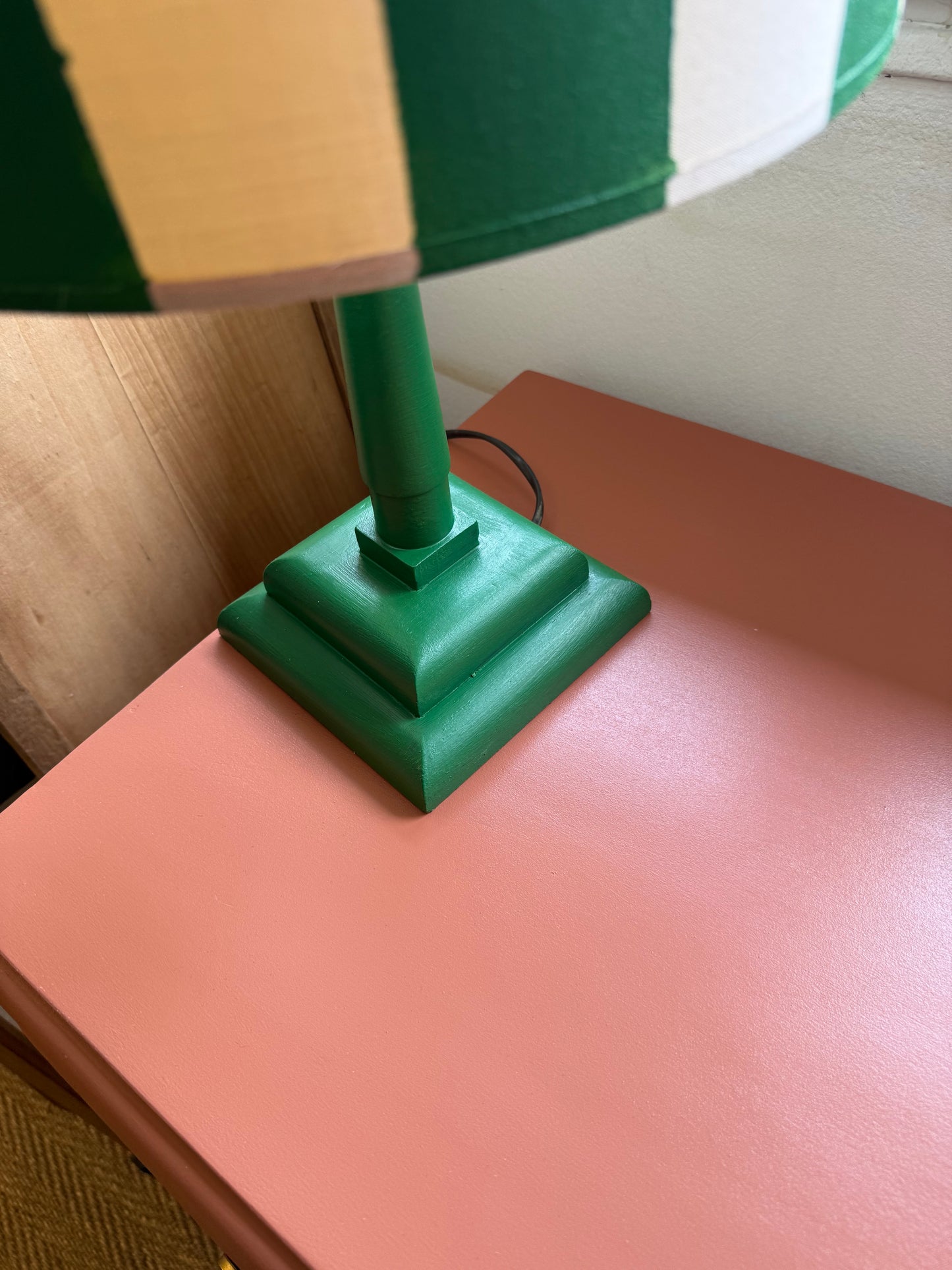 Paire de lampes de chevet vintage bois vert et abat jour rayé