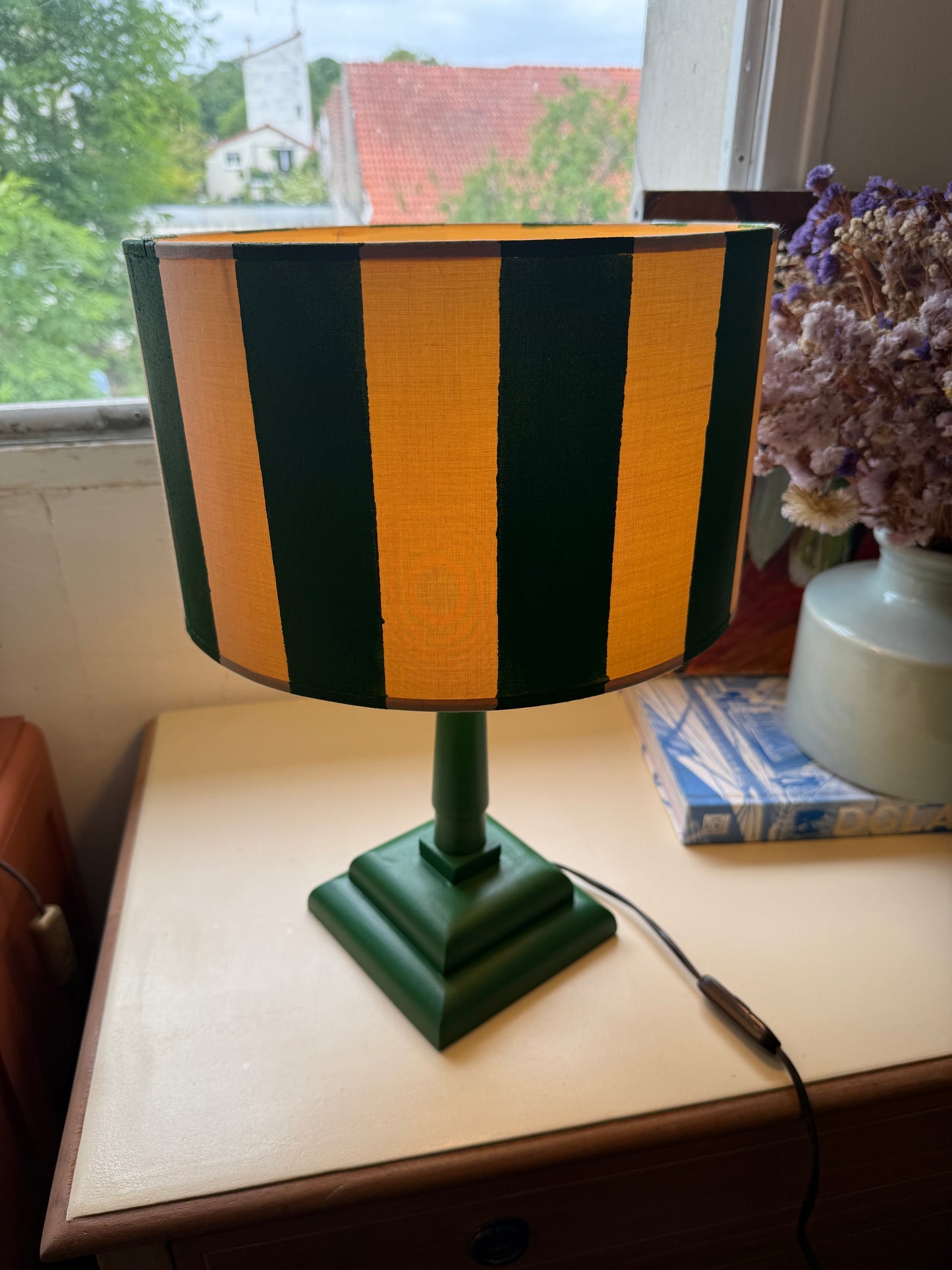 Paire de lampes de chevet vintage bois vert et abat jour rayé