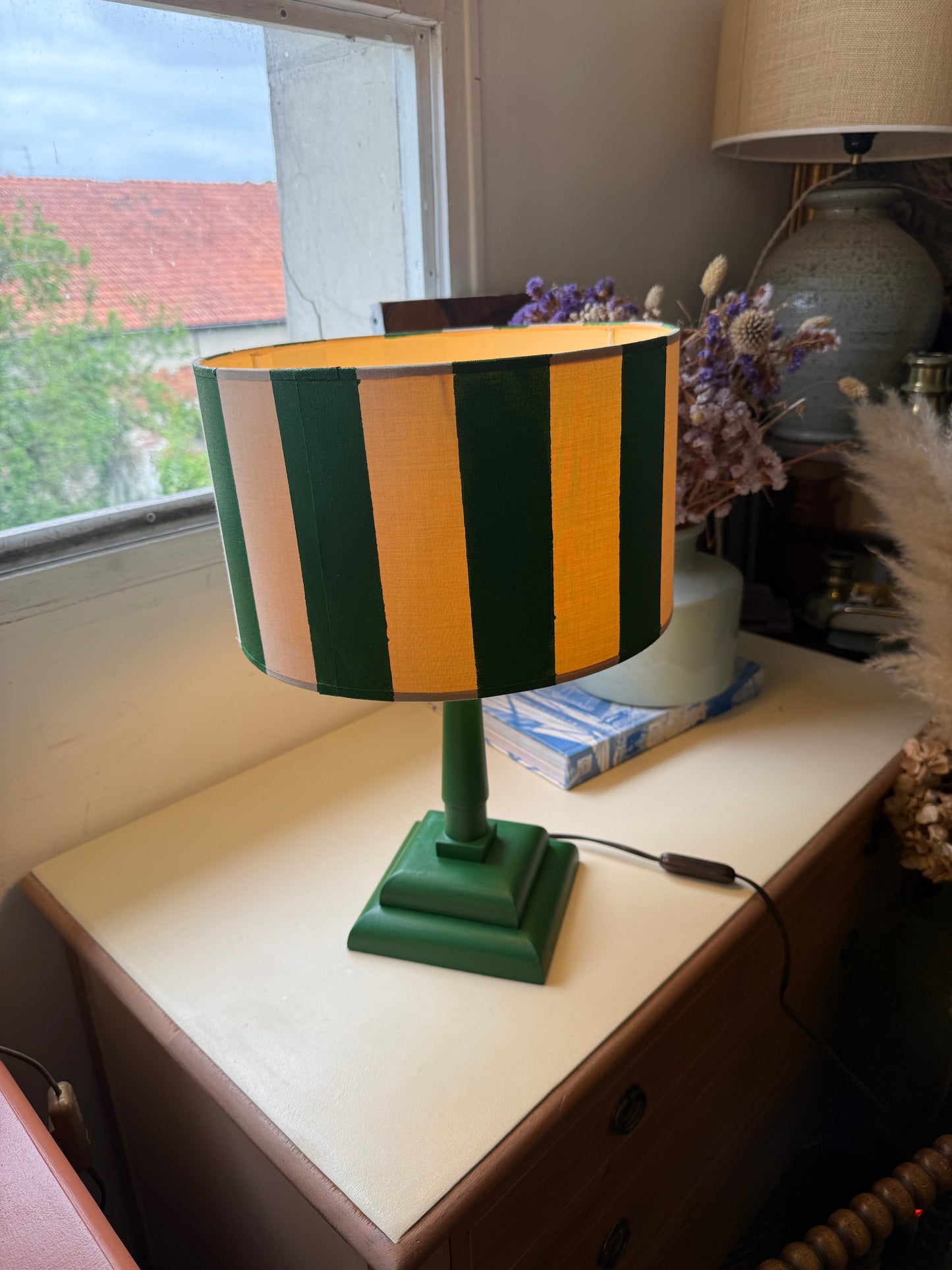 Paire de lampes de chevet vintage bois vert et abat jour rayé