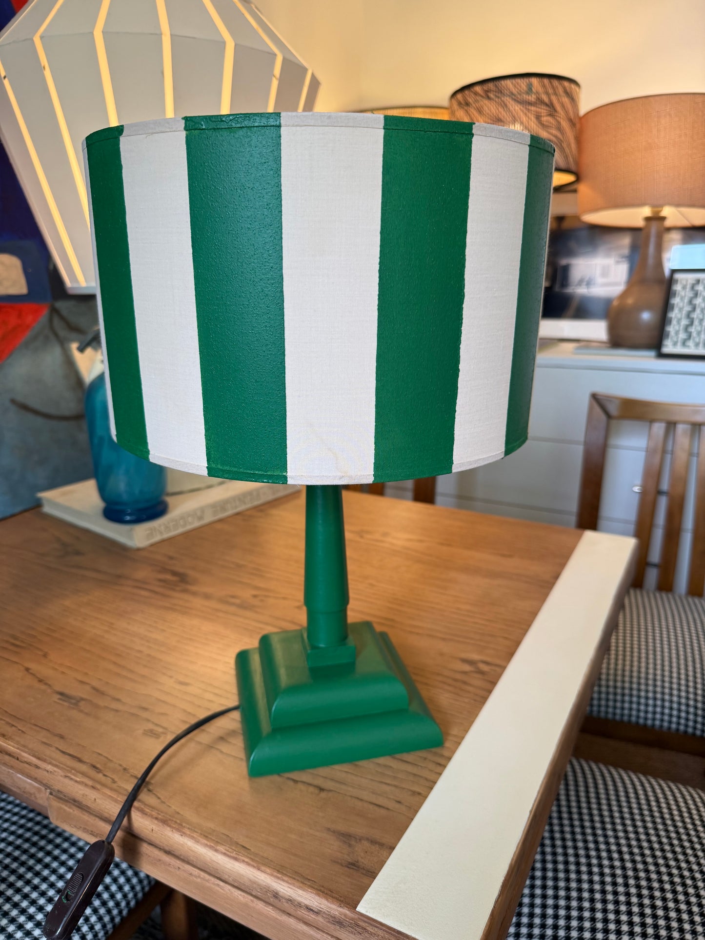 Paire de lampes de chevet vintage bois vert et abat jour rayé