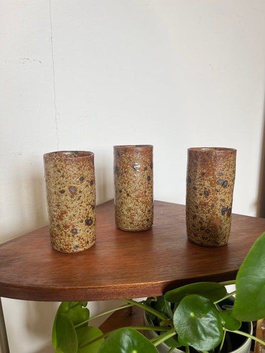 Trio de vases en grès pyrité