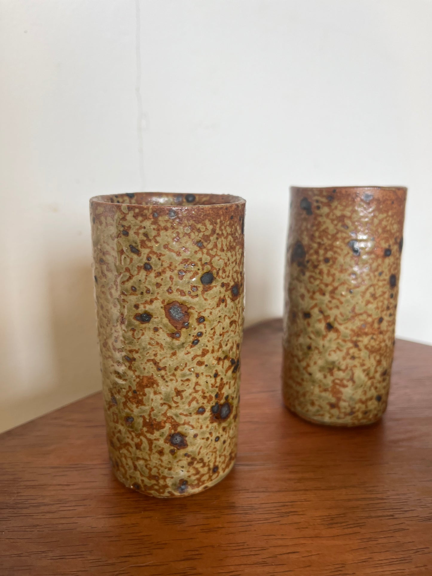 Trio de vases en grès pyrité