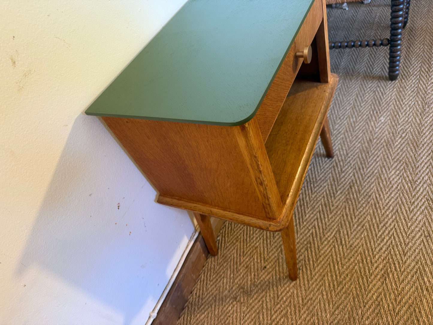 Table de chevet vintage pieds compas