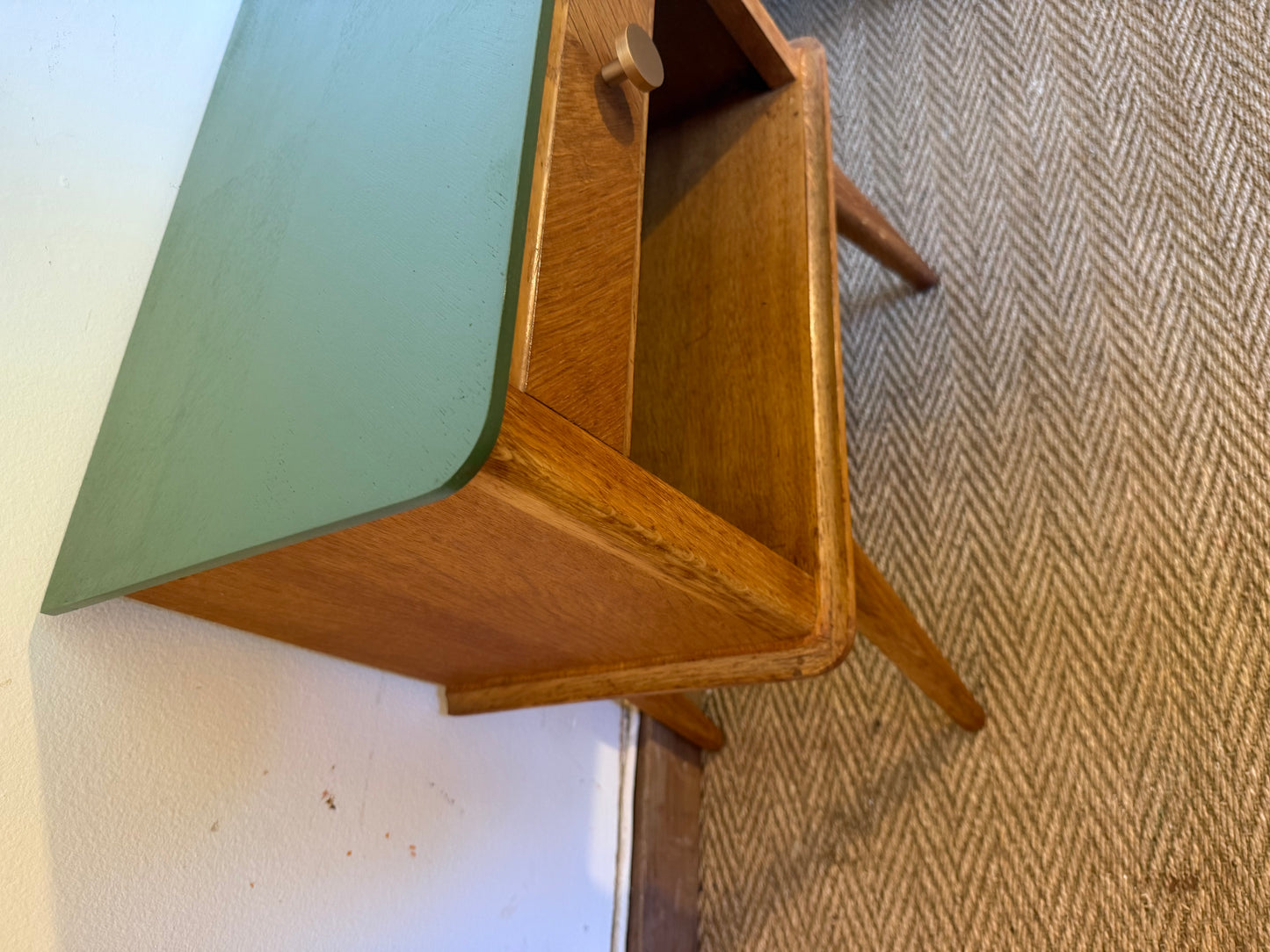 Table de chevet vintage pieds compas