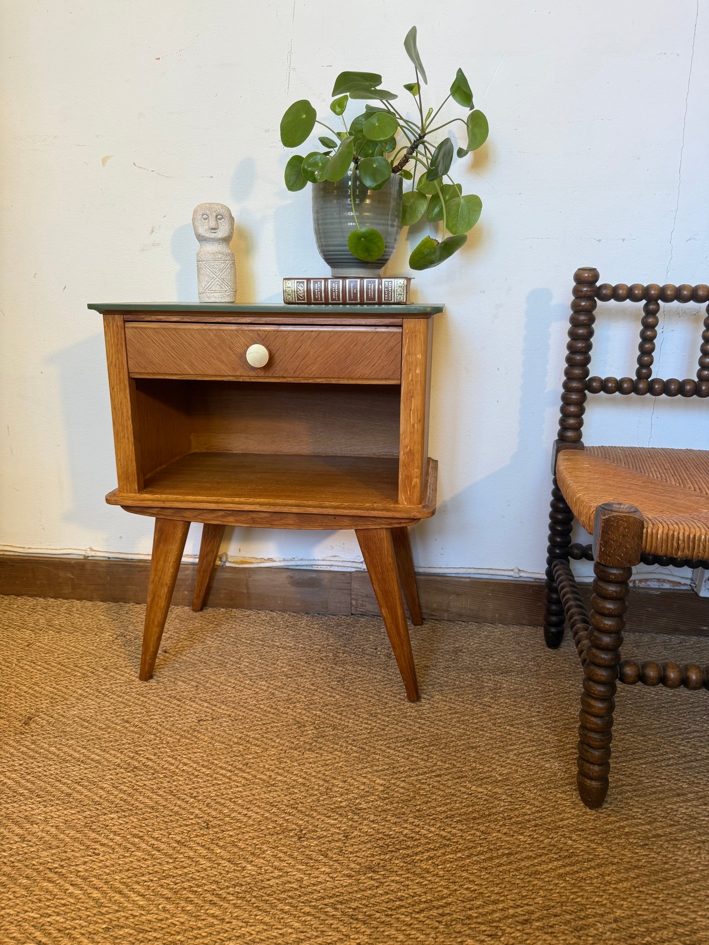 Table de chevet vintage pieds compas
