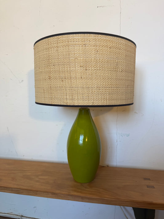 Lampe vintage en céramique émaillée verte et son abat jour neuf en cannage