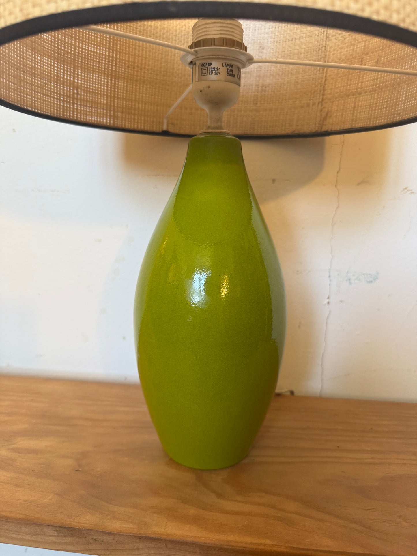 Lampe vintage en céramique émaillée verte et son abat jour neuf en cannage