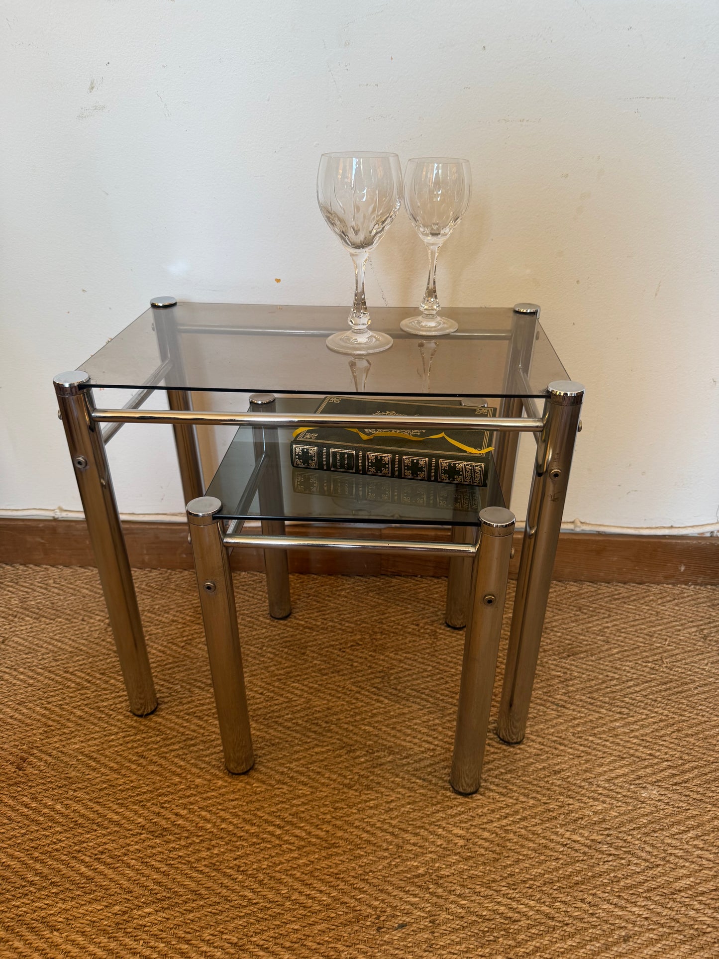 Duo de tables gigognes chrome et verre fumé