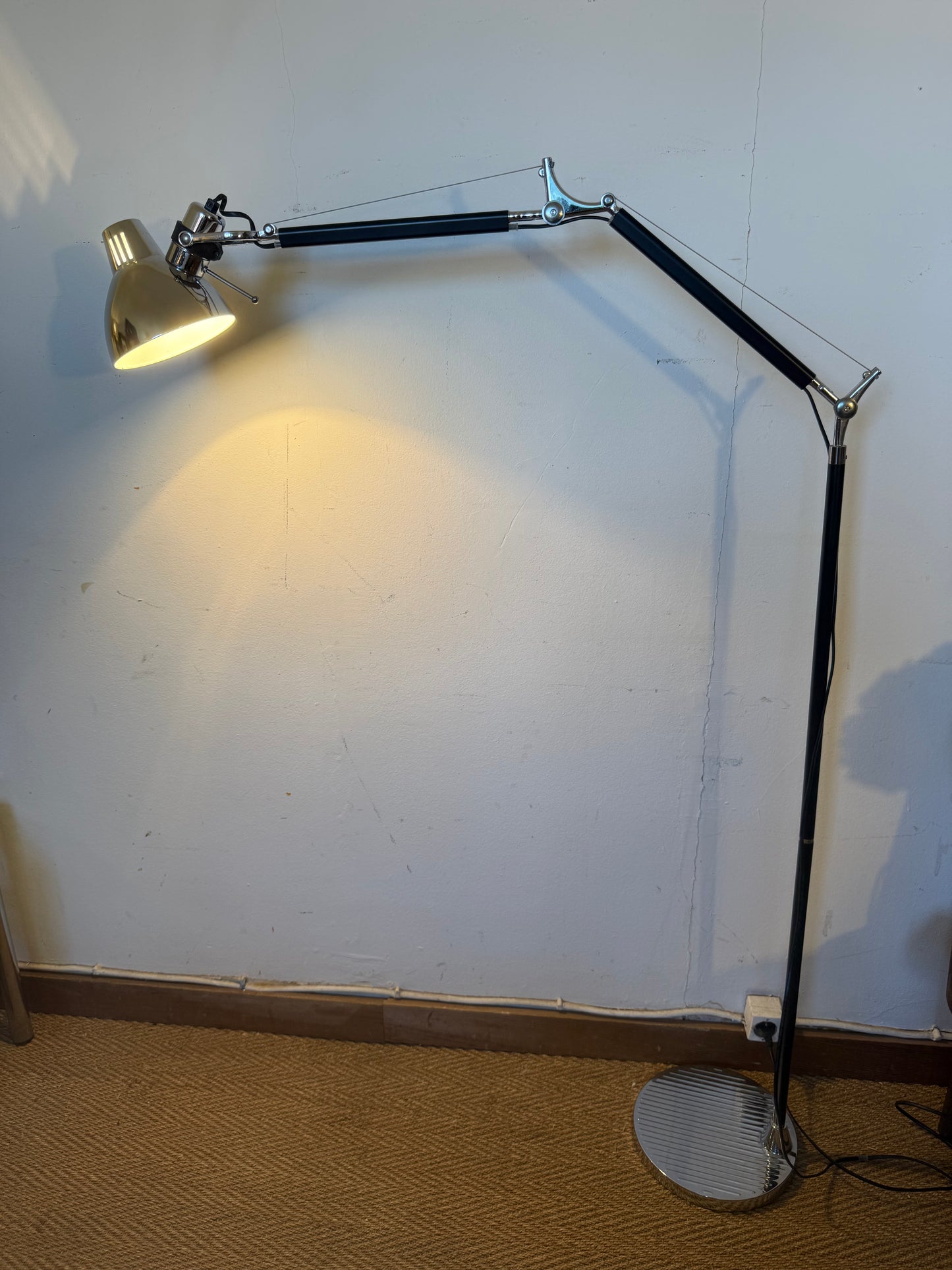Lampadaire articulé chrome et métal noir