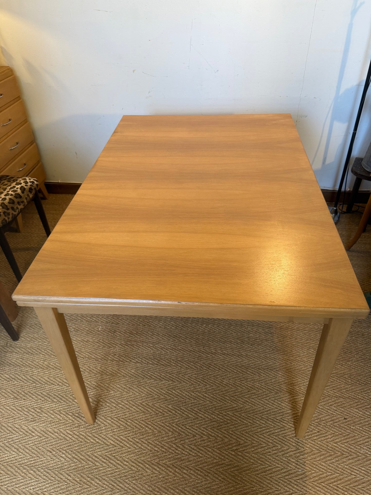 Table à rallonge extensible vintage pieds compas placage hêtre (6/10 pers)