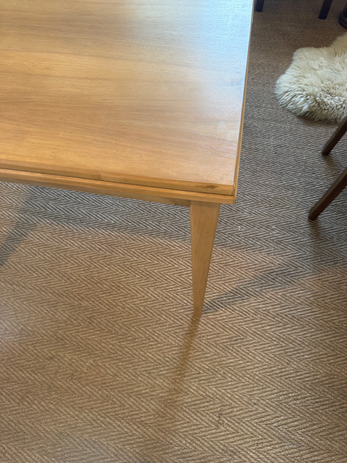 Table à rallonge extensible vintage pieds compas placage hêtre (6/10 pers)