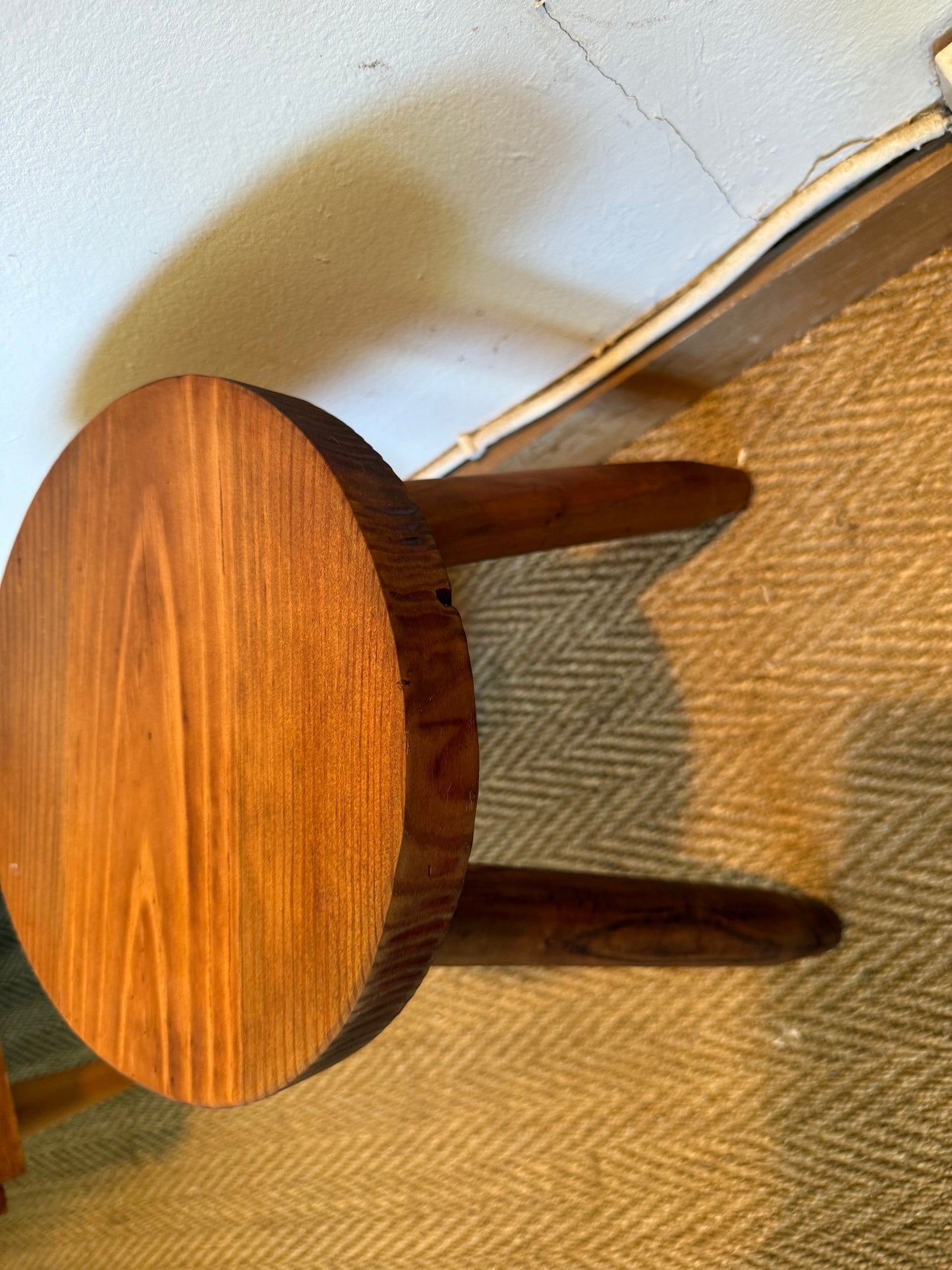 Tabouret en bois vintage de traite