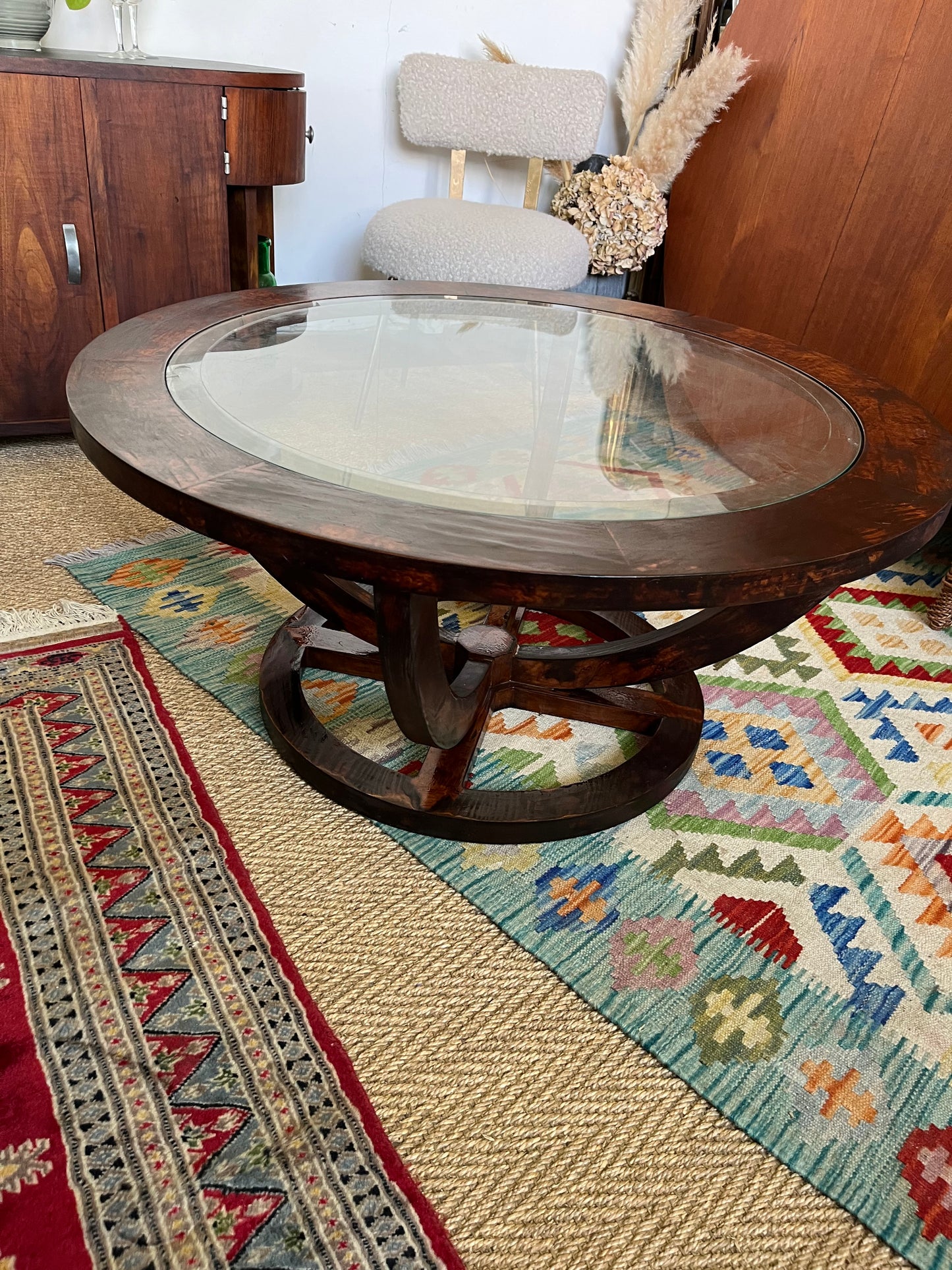 Table basse vintage ovale en bois et verre biseauté