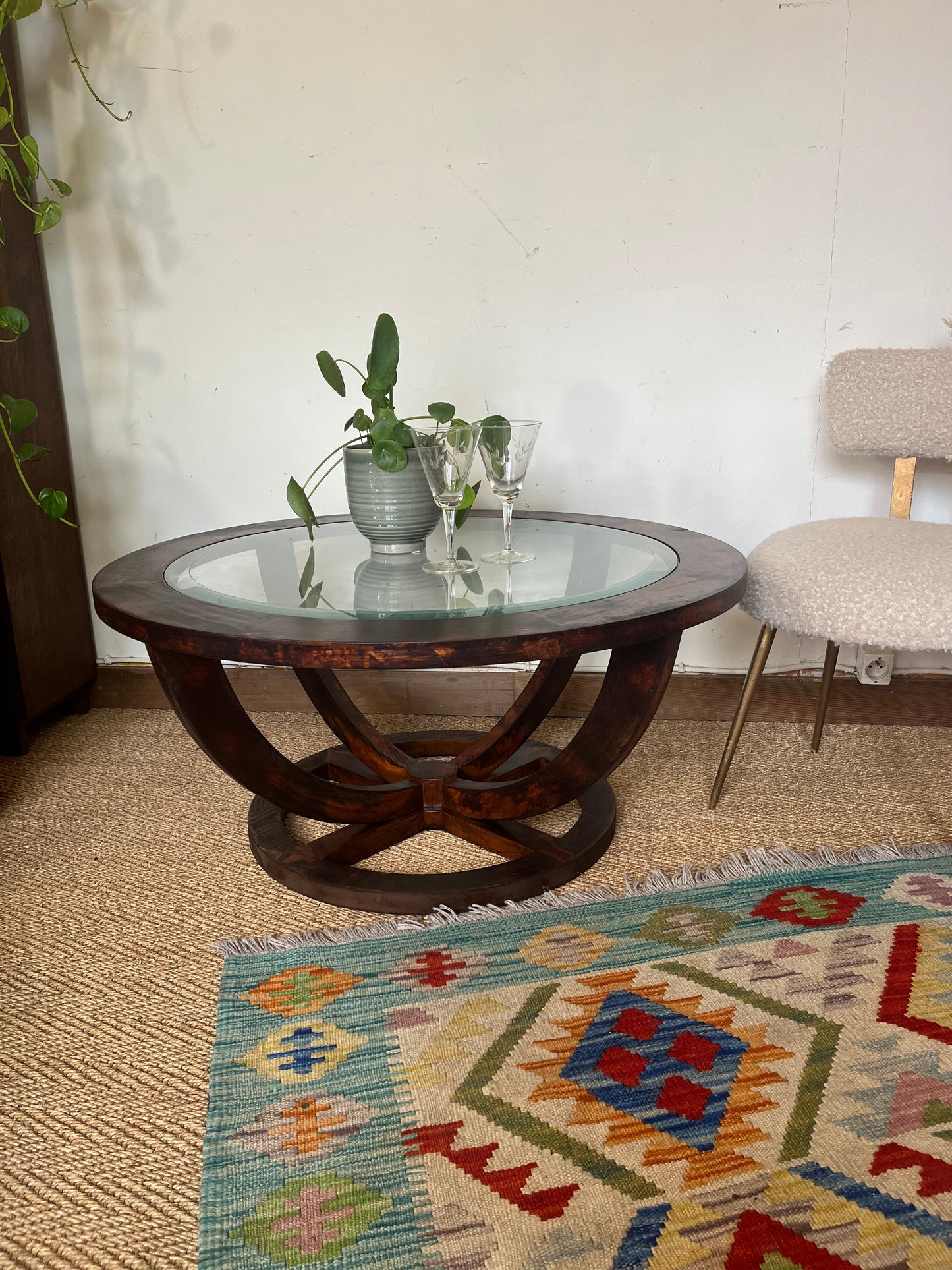 Table basse vintage ovale en bois et verre biseauté