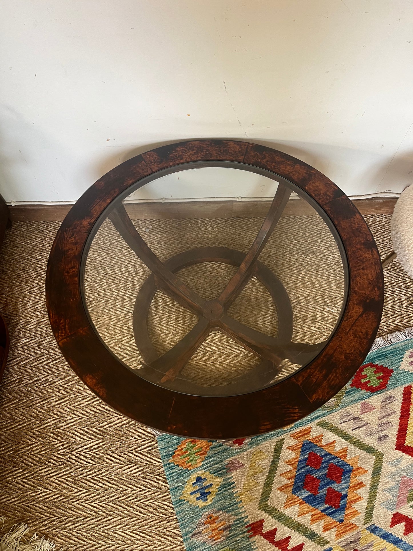 Table basse vintage ovale en bois et verre biseauté