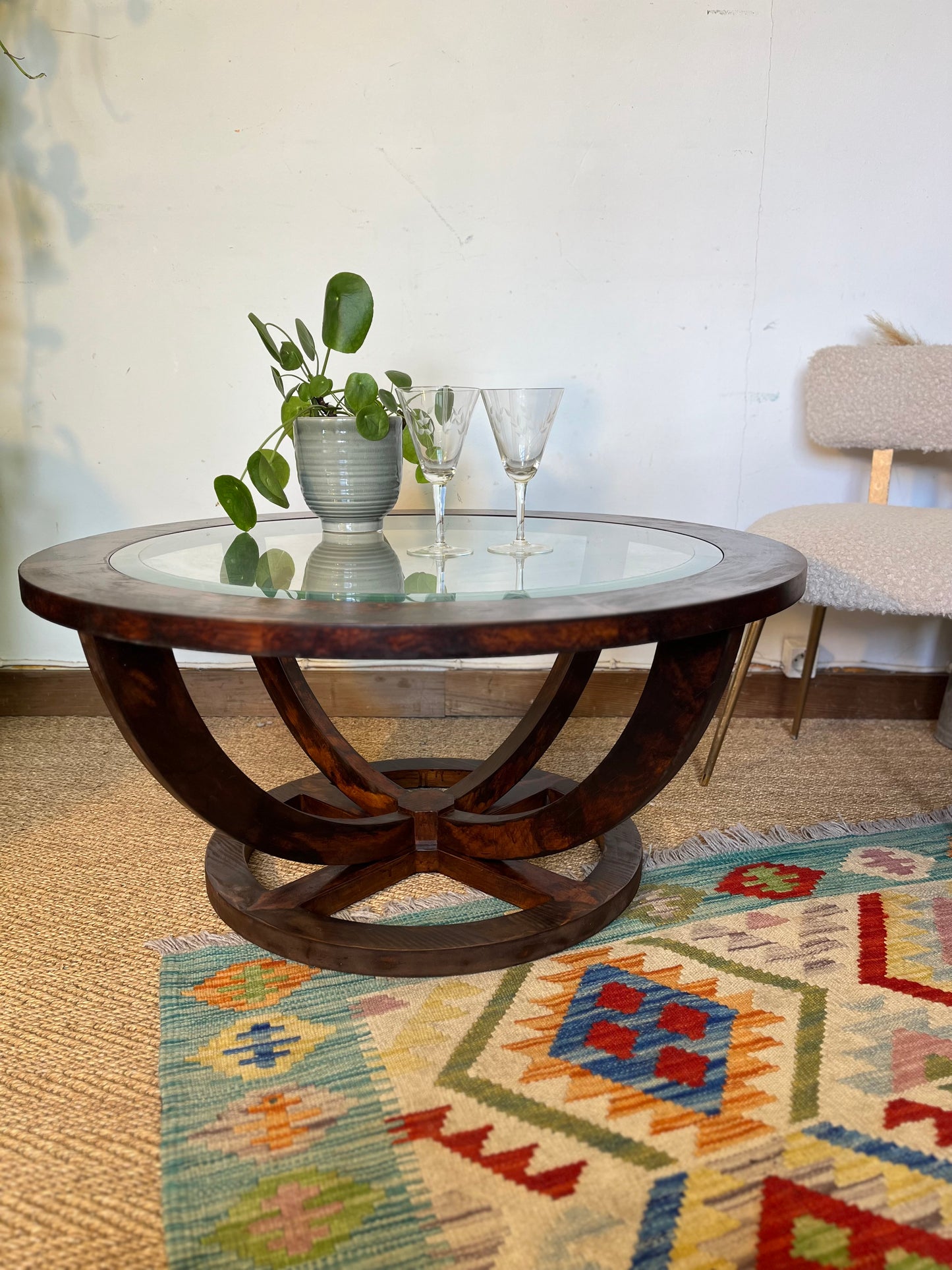 Table basse vintage ovale en bois et verre biseauté