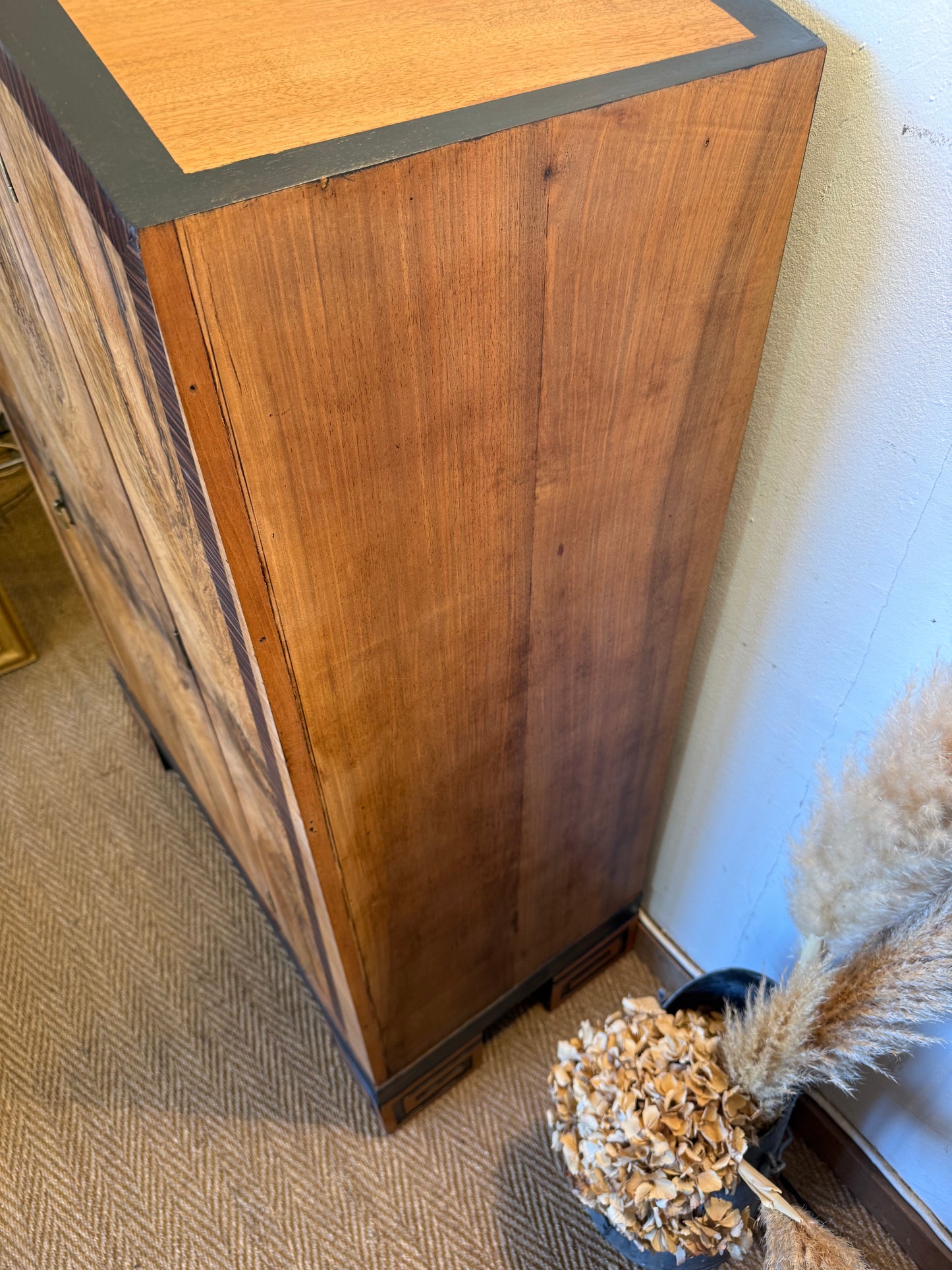 Meuble de rangement vintage art déco (vaisselier, armoire) en ronce de noyer