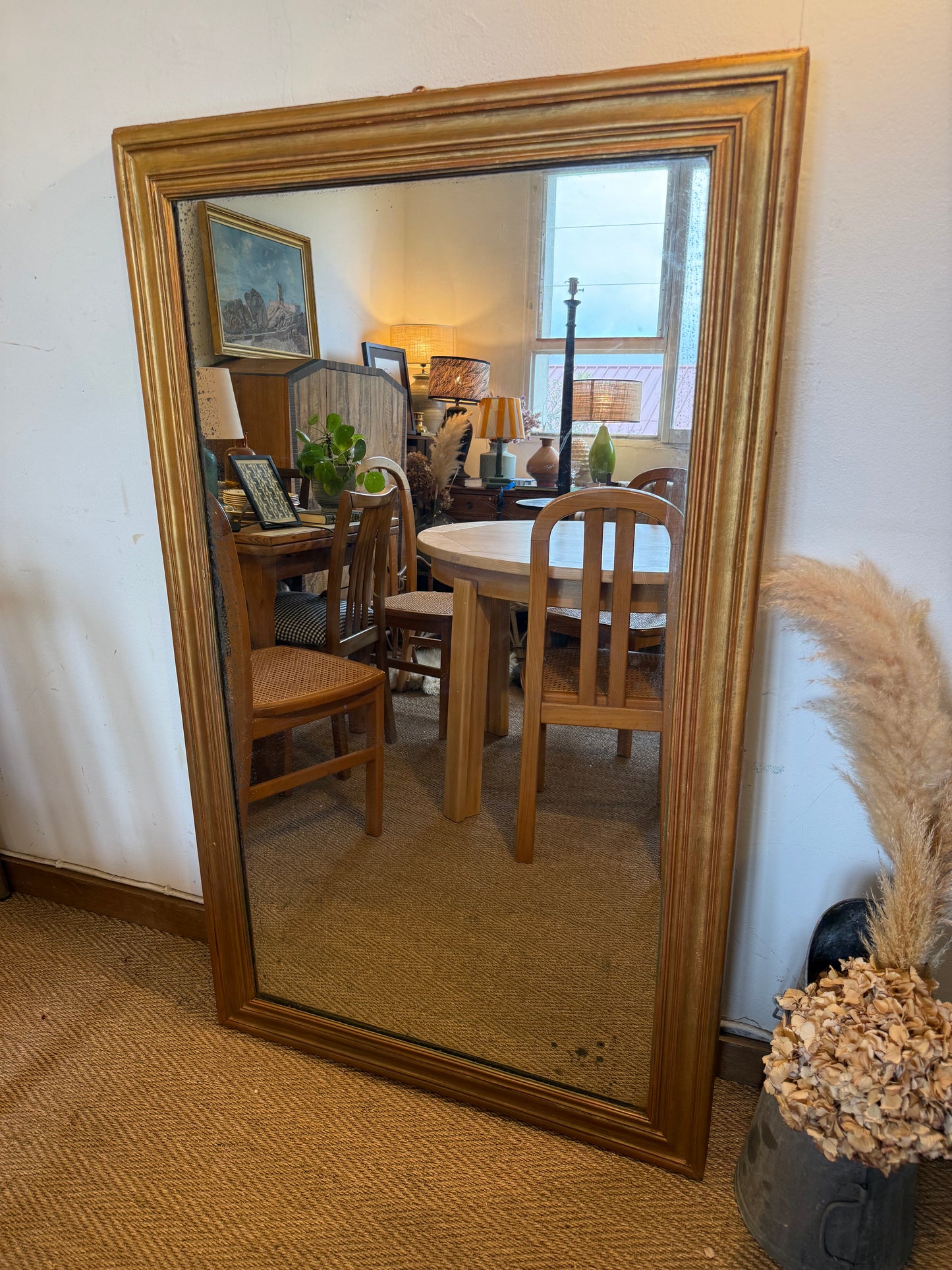 Grand miroir ancien en bois patiné doré