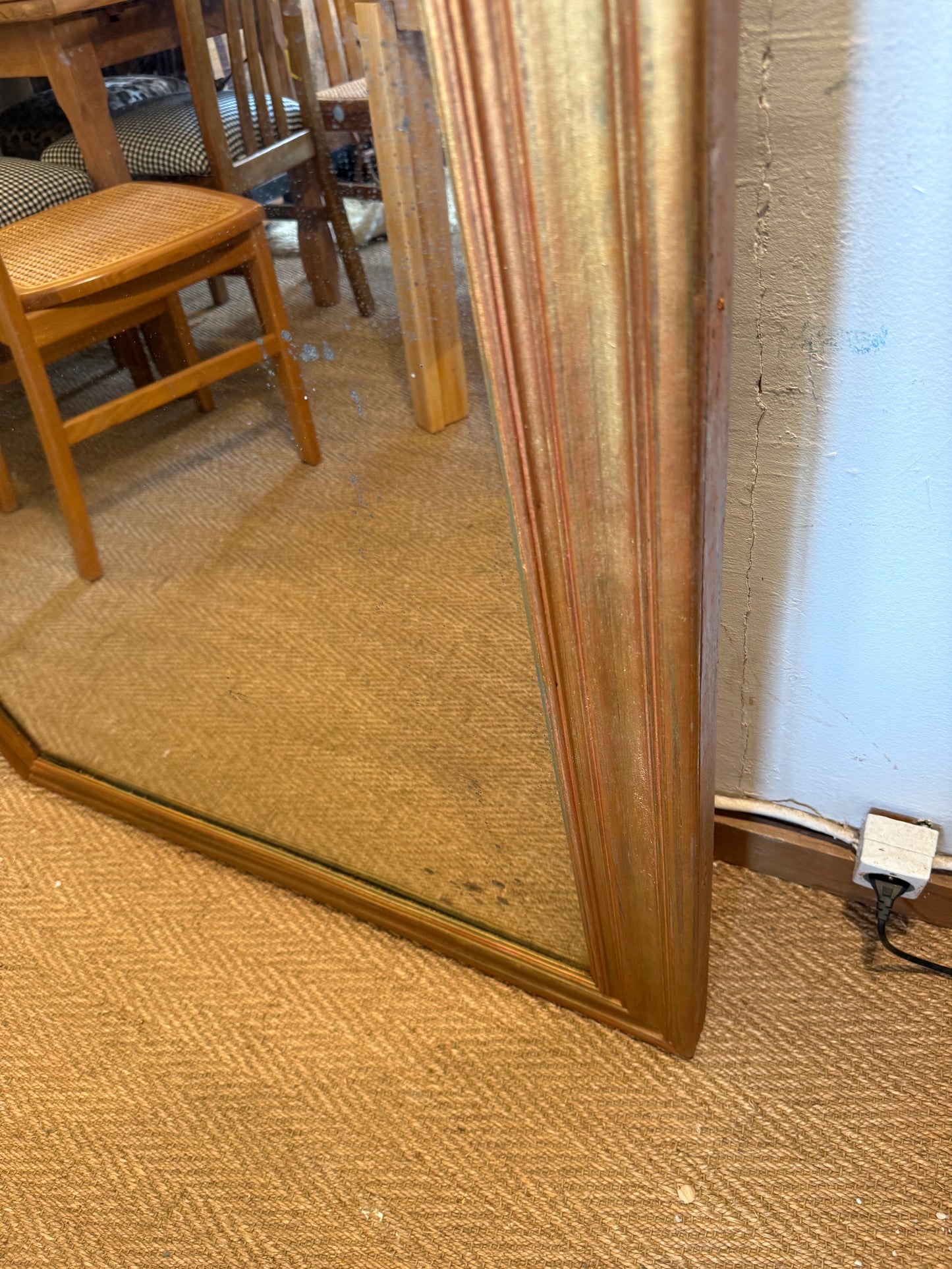 Grand miroir ancien en bois patiné doré