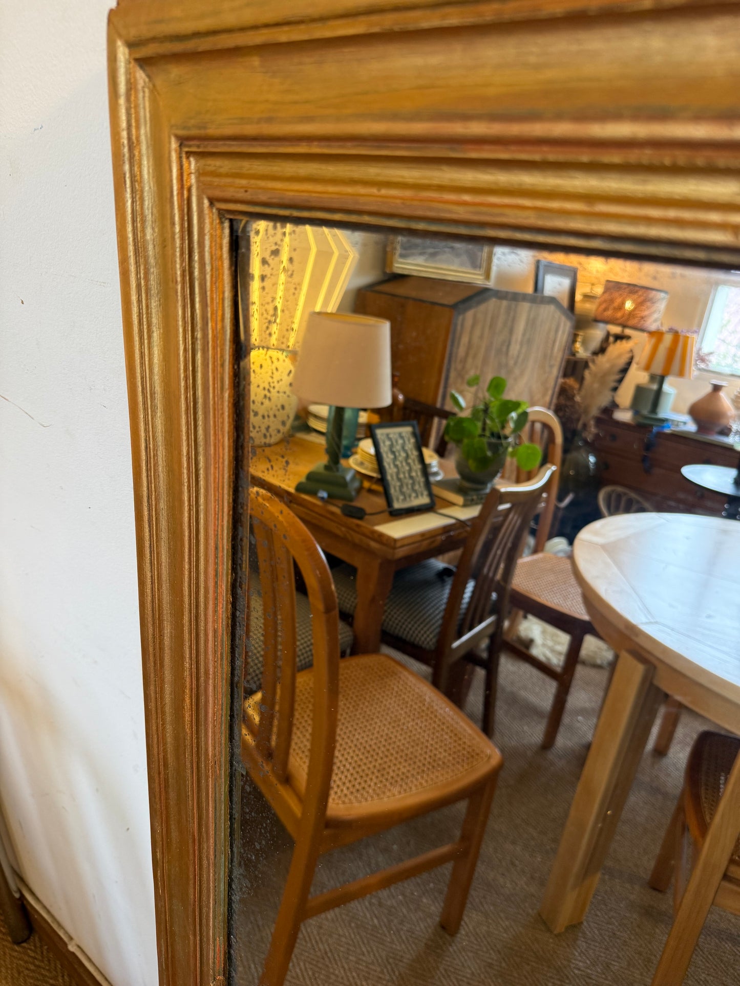 Grand miroir ancien en bois patiné doré