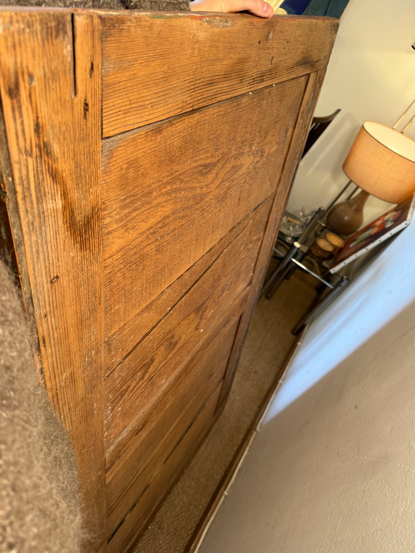 Grand miroir ancien en bois patiné doré