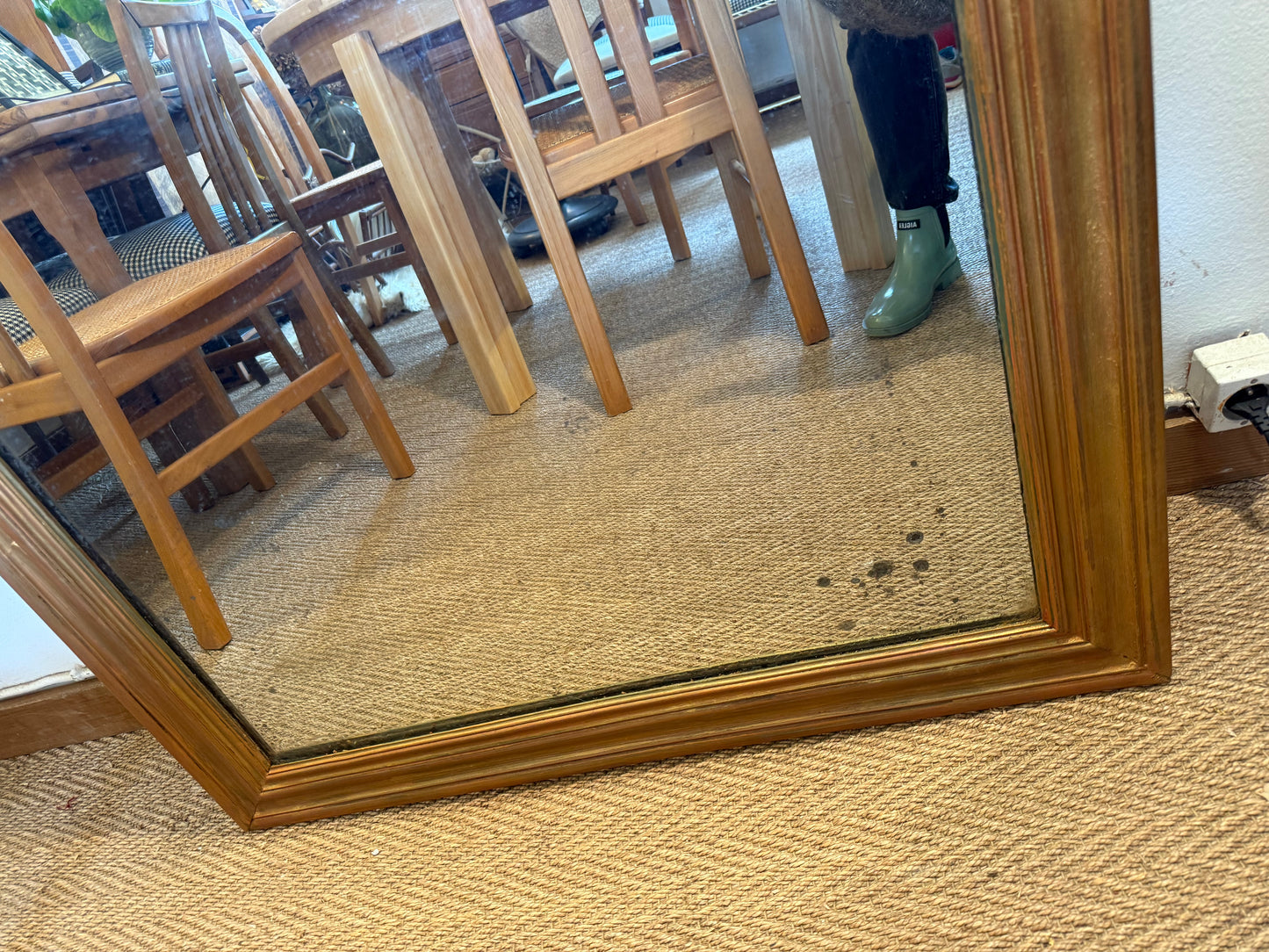 Grand miroir ancien en bois patiné doré