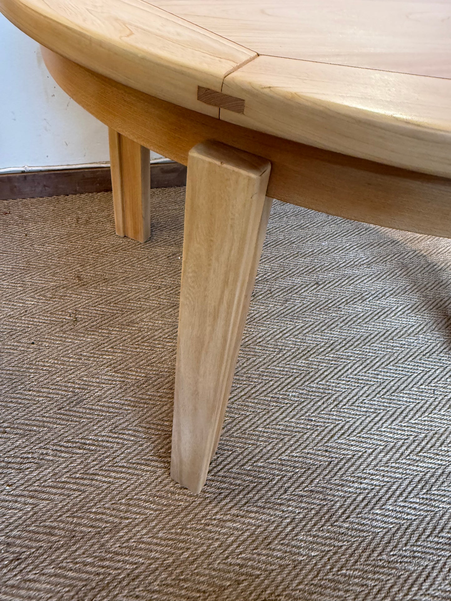Table de salle à manger extensible en orme Maison Regain
