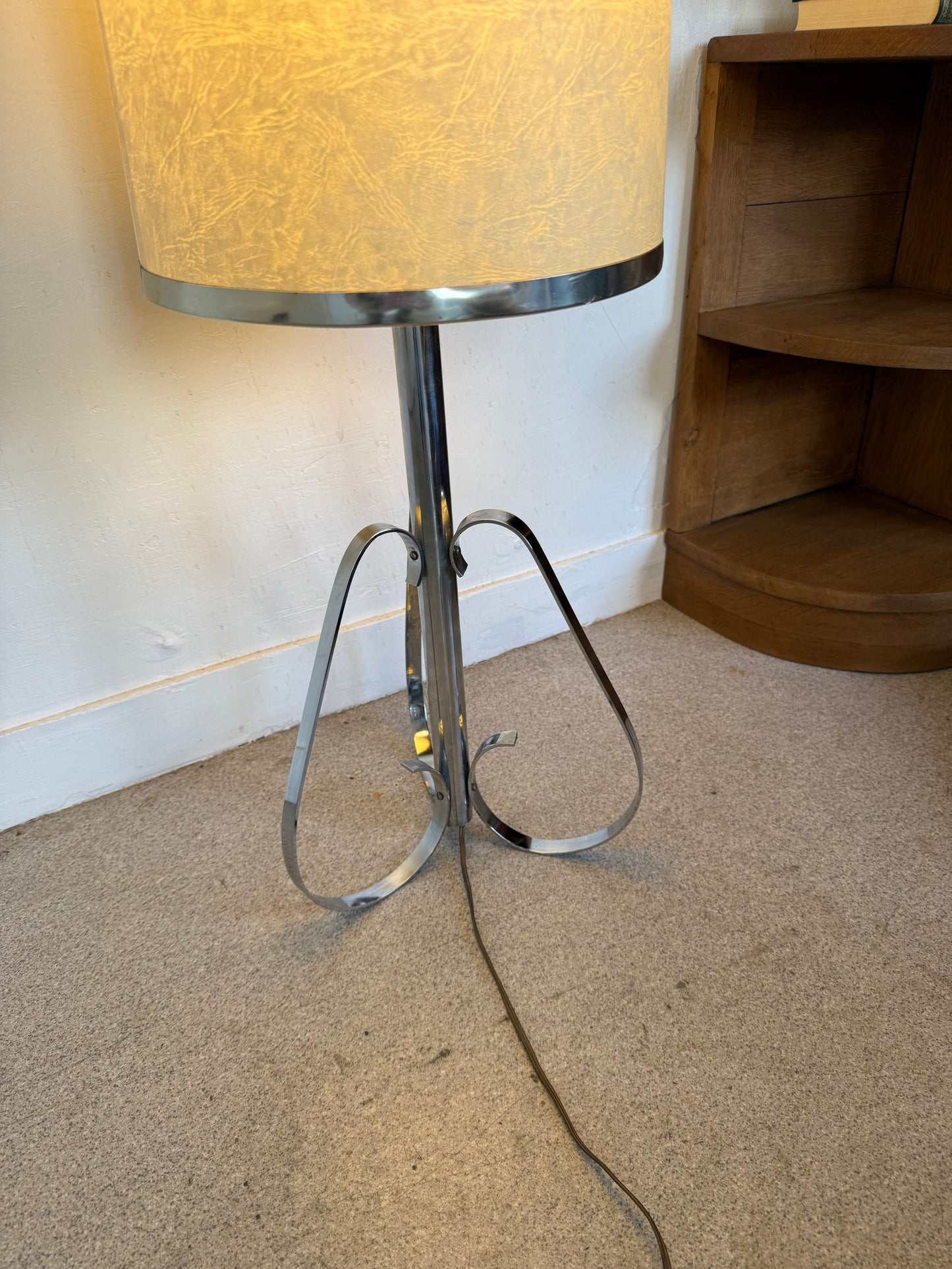 Lampe / lampadaire vintage en chrome avec son abat jour liseré métal