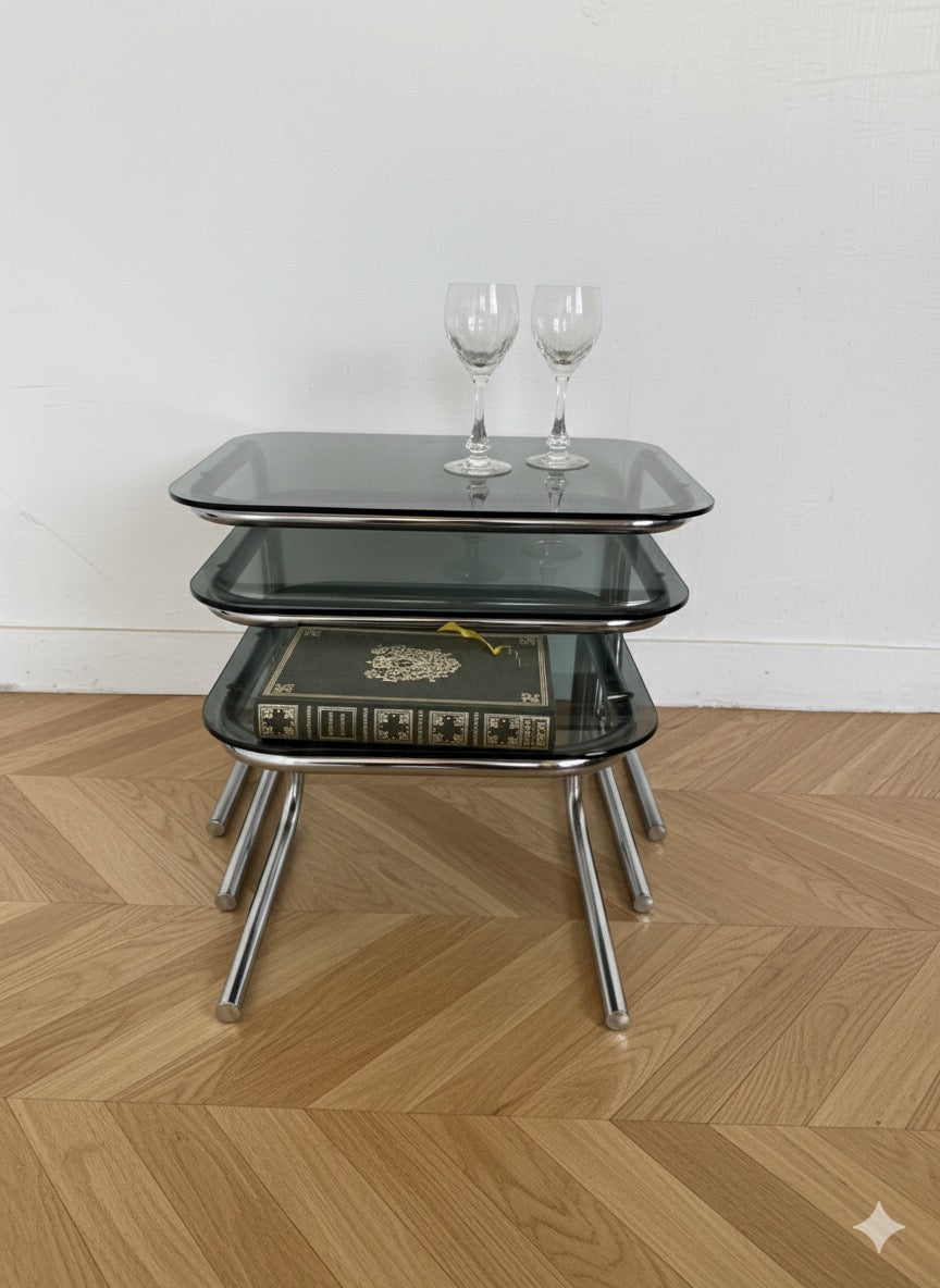Trio de tables gigognes chrome et verre fumé vintage