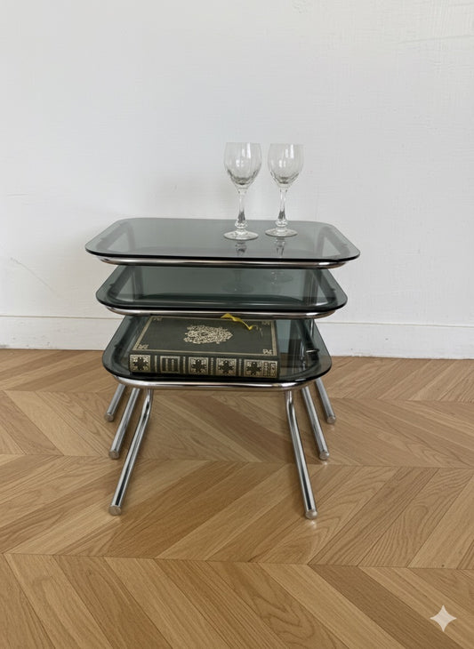 Trio de tables gigognes chrome et verre fumé vintage
