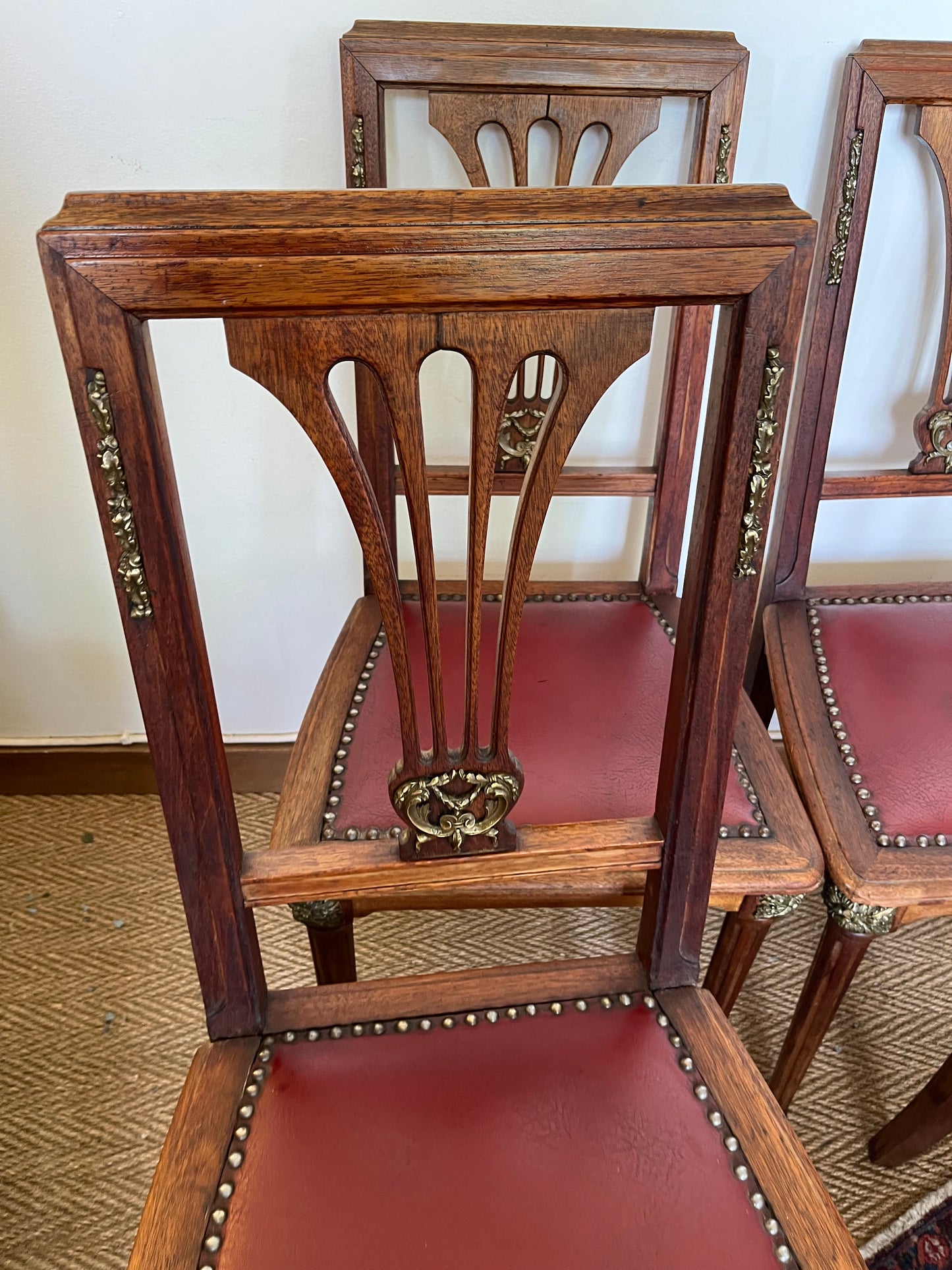 Chaises vintage bois et similicuir rouge