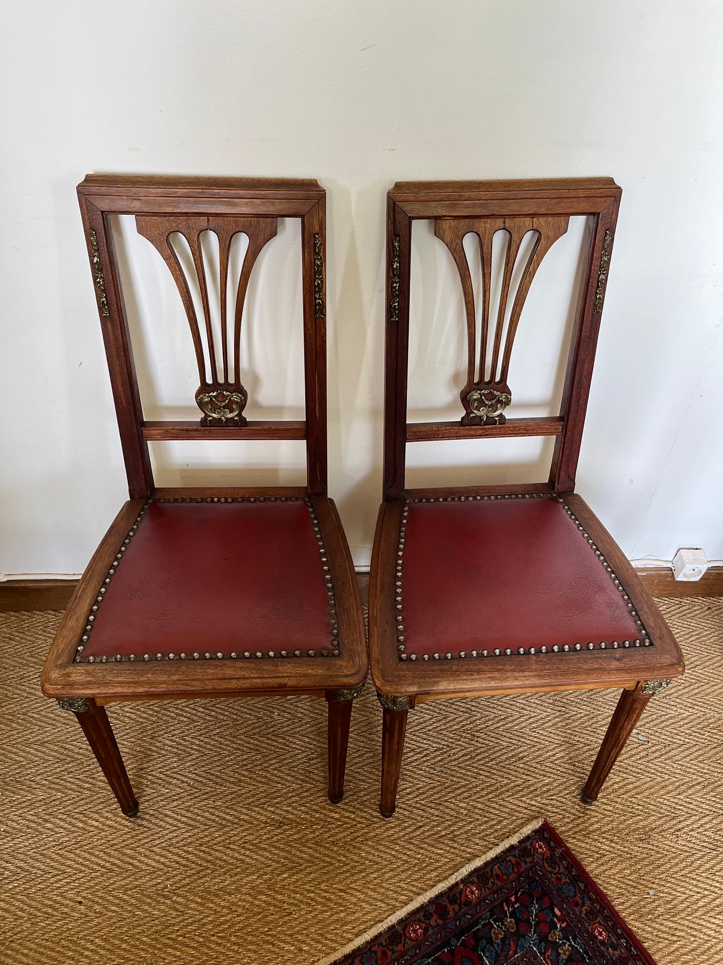 Chaises vintage bois et similicuir rouge