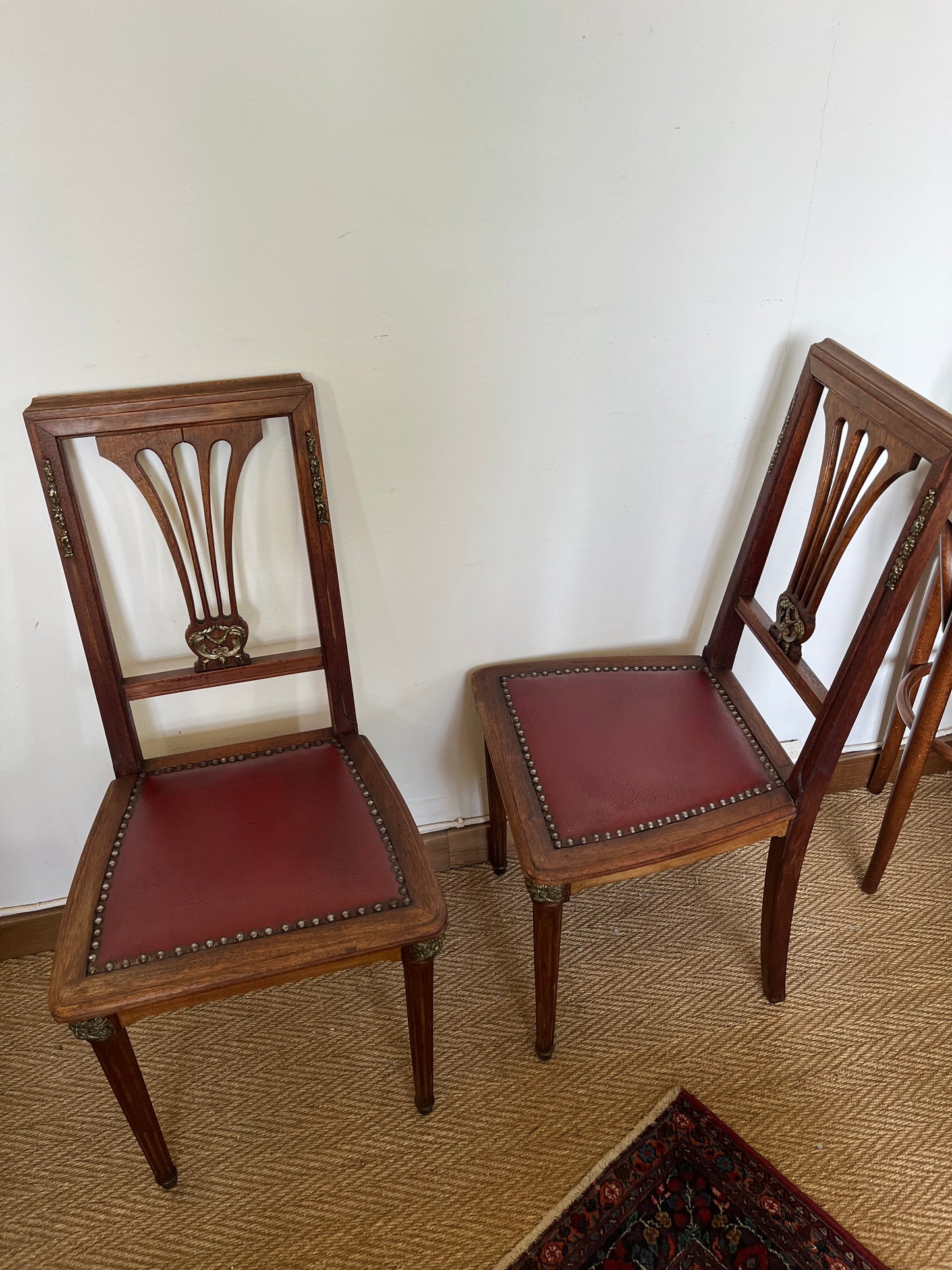 Chaises vintage bois et similicuir rouge