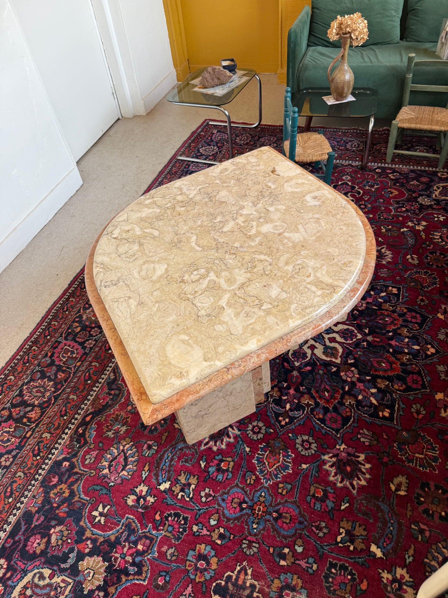 Table basse en marbre vintage forme de goutte