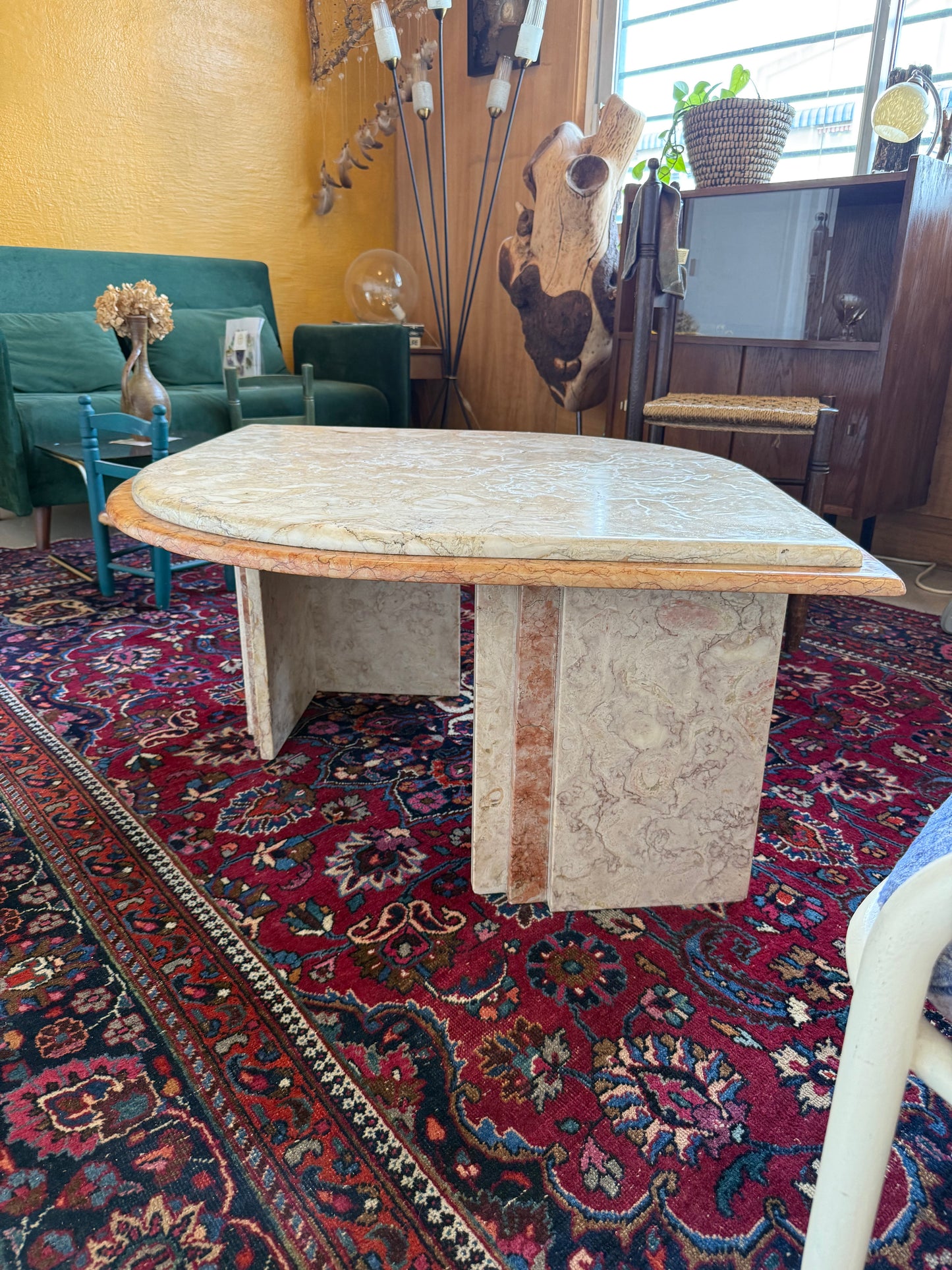 Table basse en marbre vintage forme de goutte
