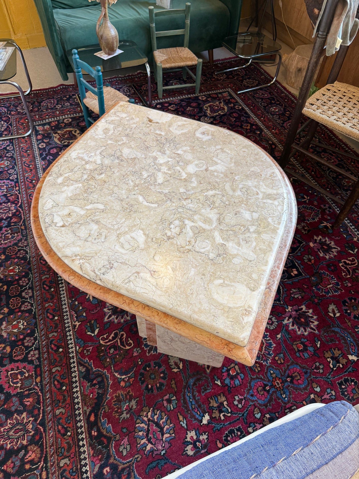 Table basse en marbre vintage forme de goutte