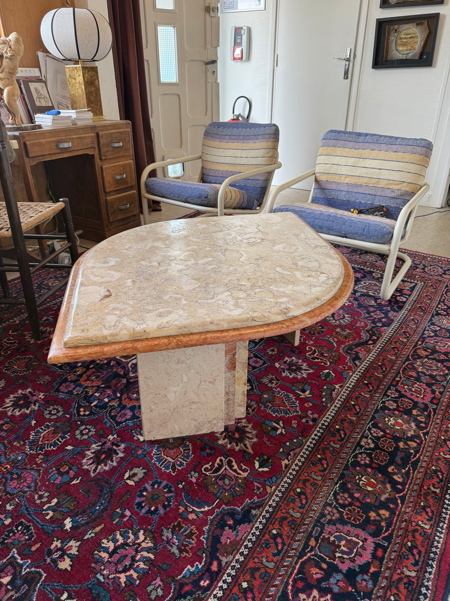 Table basse en marbre vintage forme de goutte