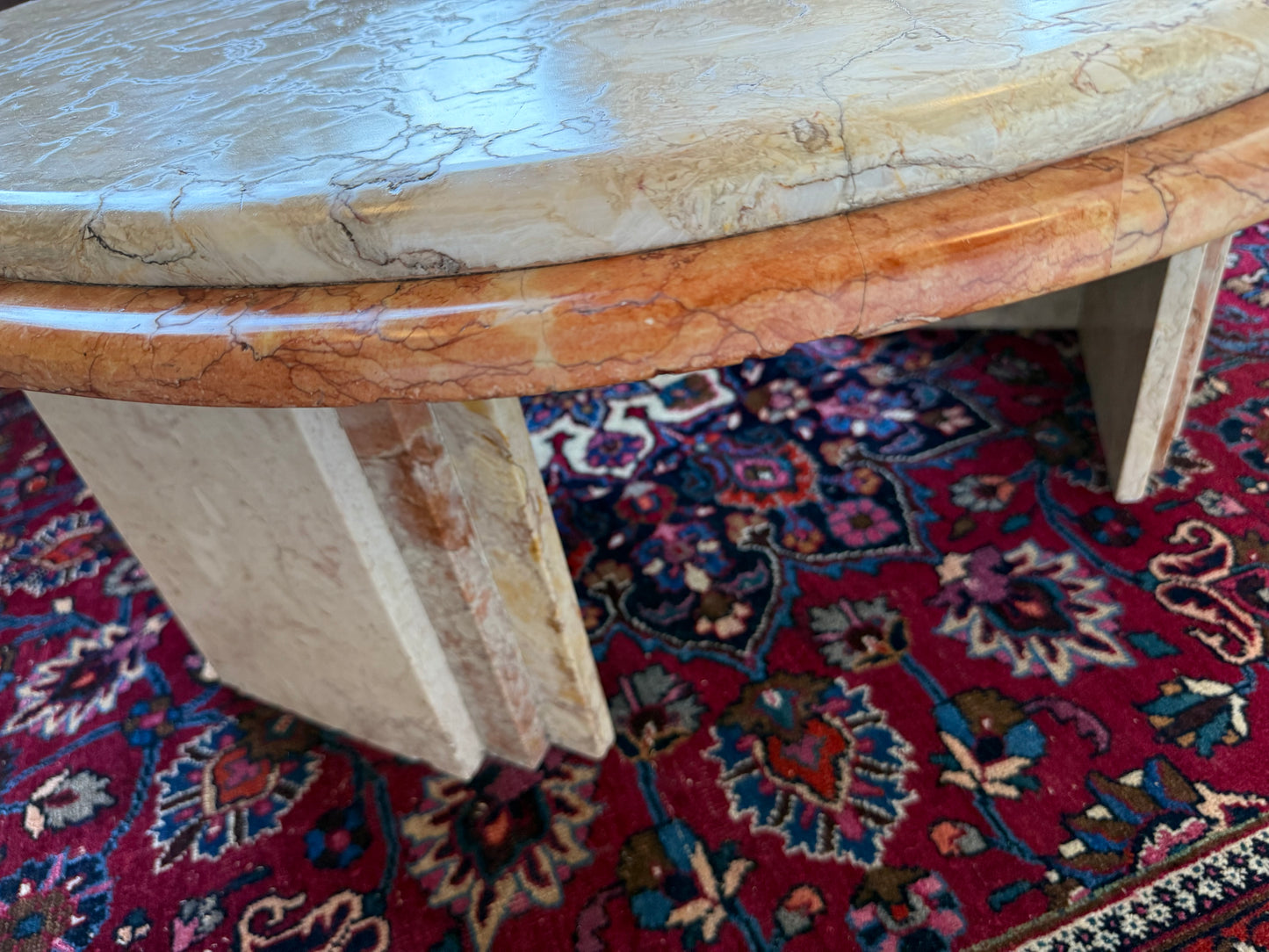 Table basse en marbre vintage forme de goutte