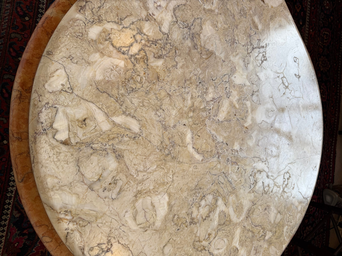 Table basse en marbre vintage forme de goutte