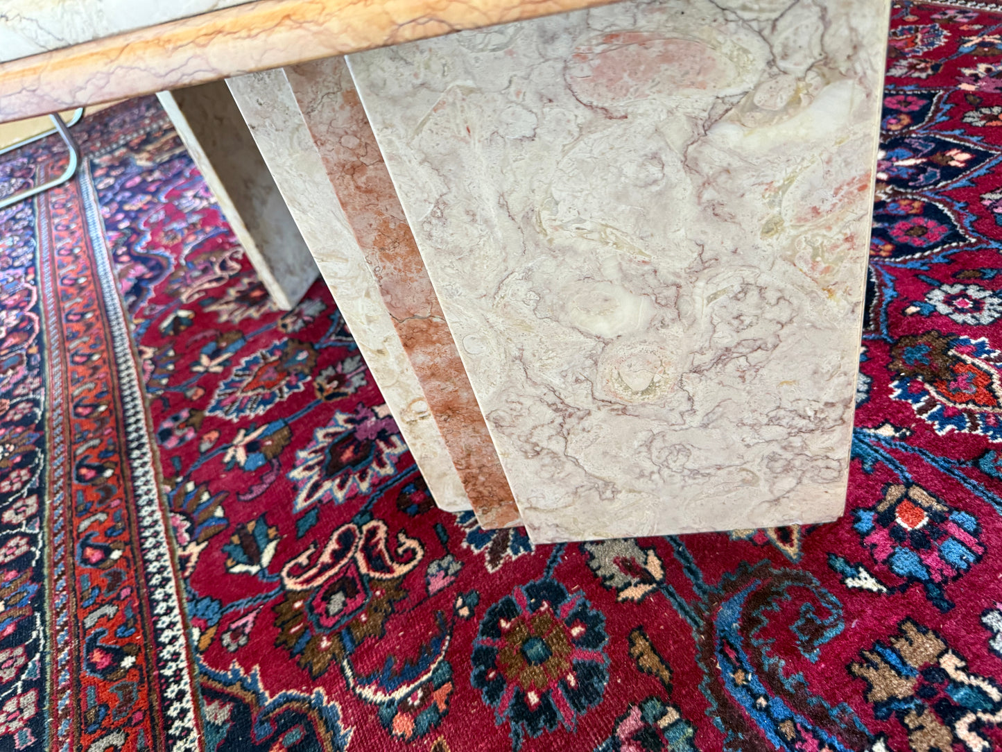 Table basse en marbre vintage forme de goutte